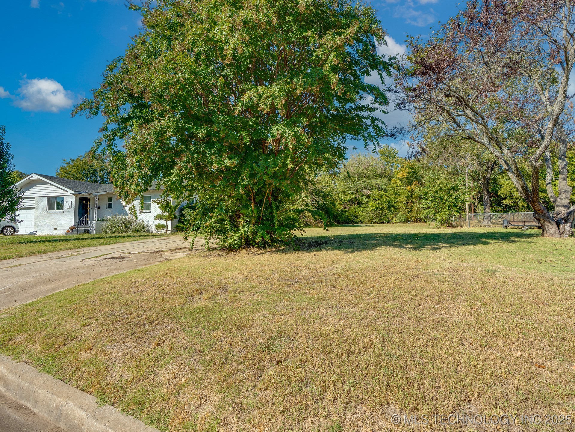 908 W 22nd Property Photo 6