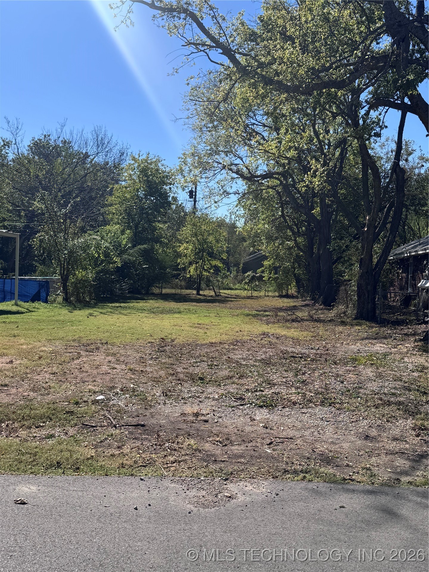 629 W 1st Property Photo 2