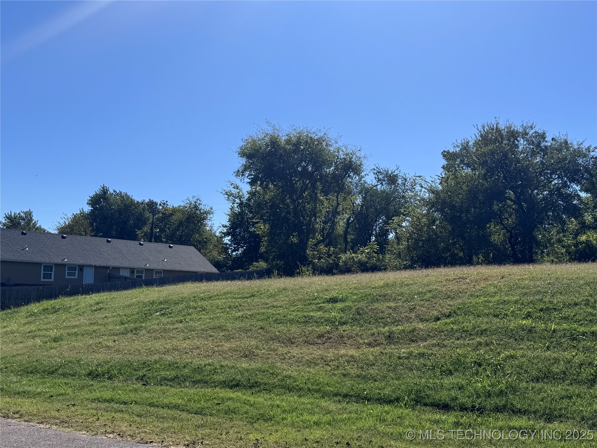 1030 N Hickory Property Photo 1