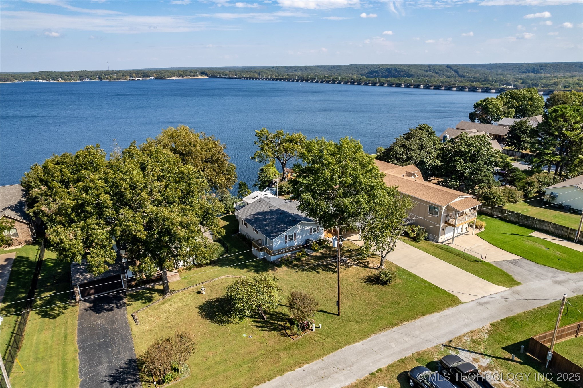 870 Morrow Drive Property Photo 1