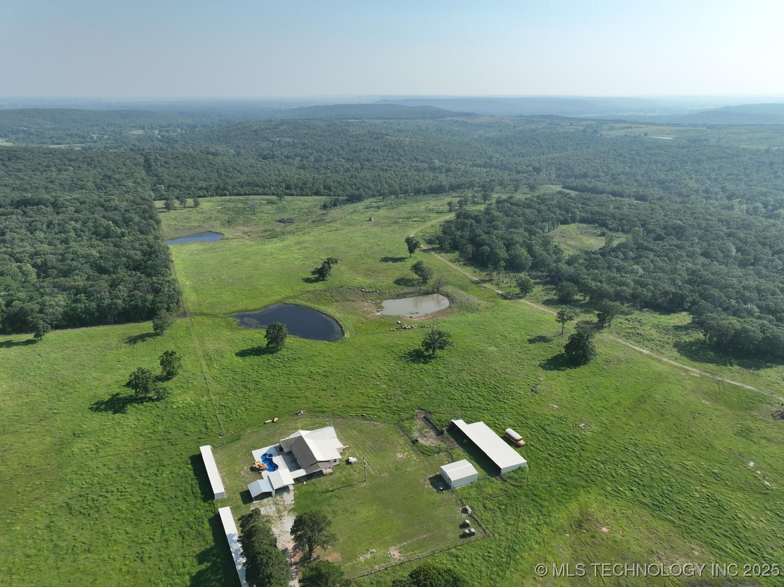 113097 Highway 124 Property Photo 10