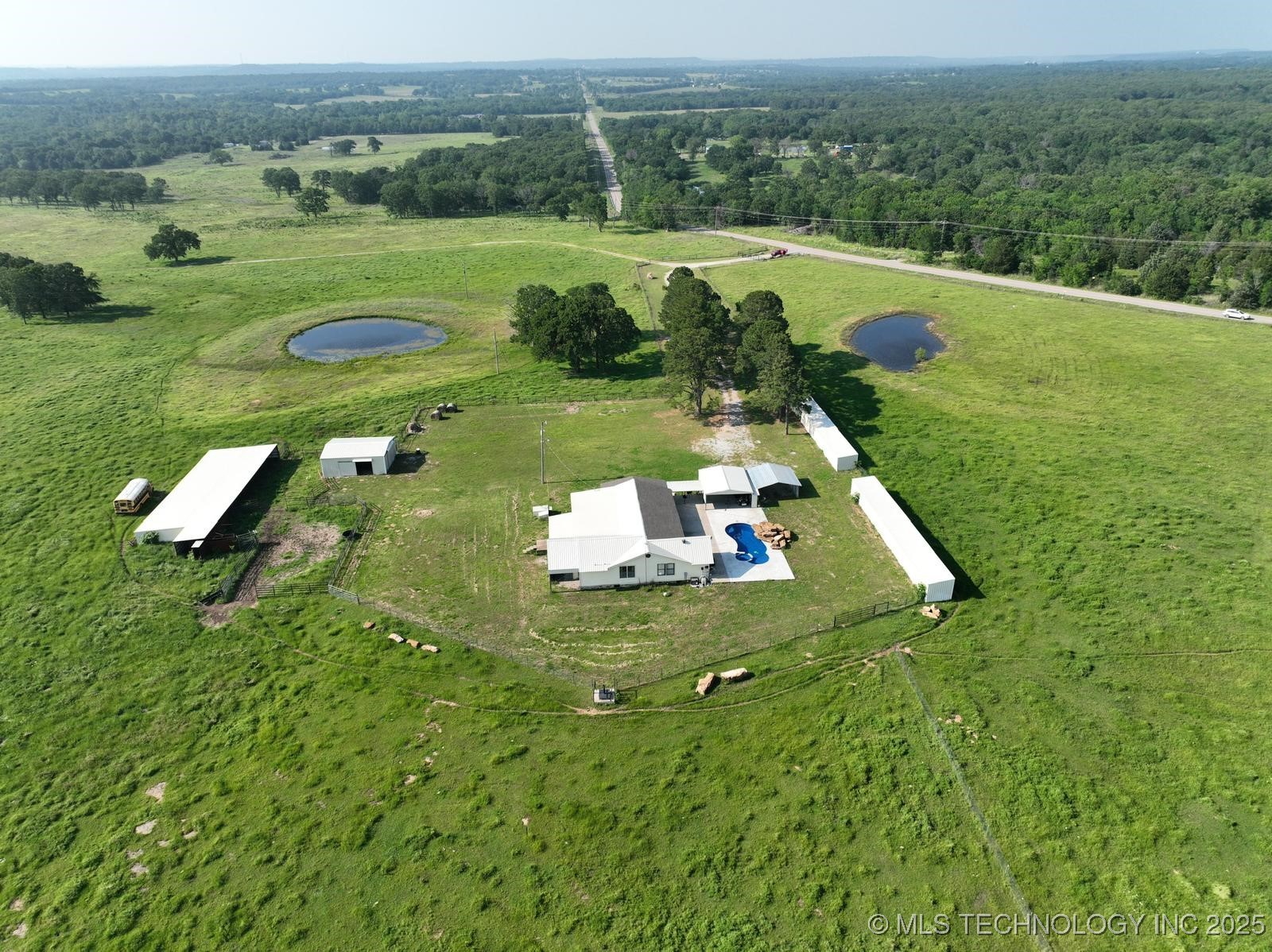 113097 Highway 124 Property Photo 11