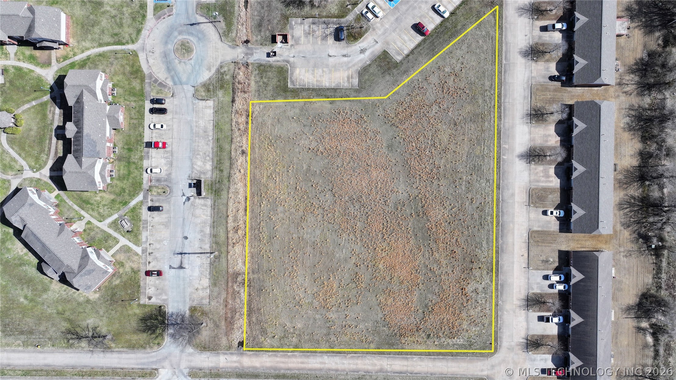 122 S Yorkshire Boulevard Property Photo 3