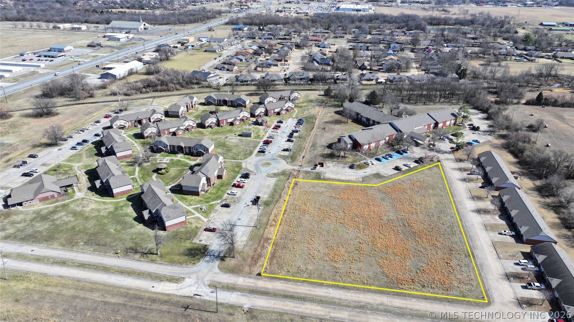 122 S Yorkshire Boulevard Property Photo 4