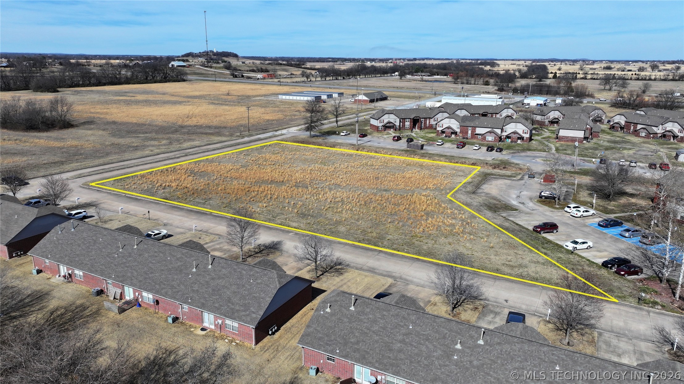 122 S Yorkshire Boulevard Property Photo 8