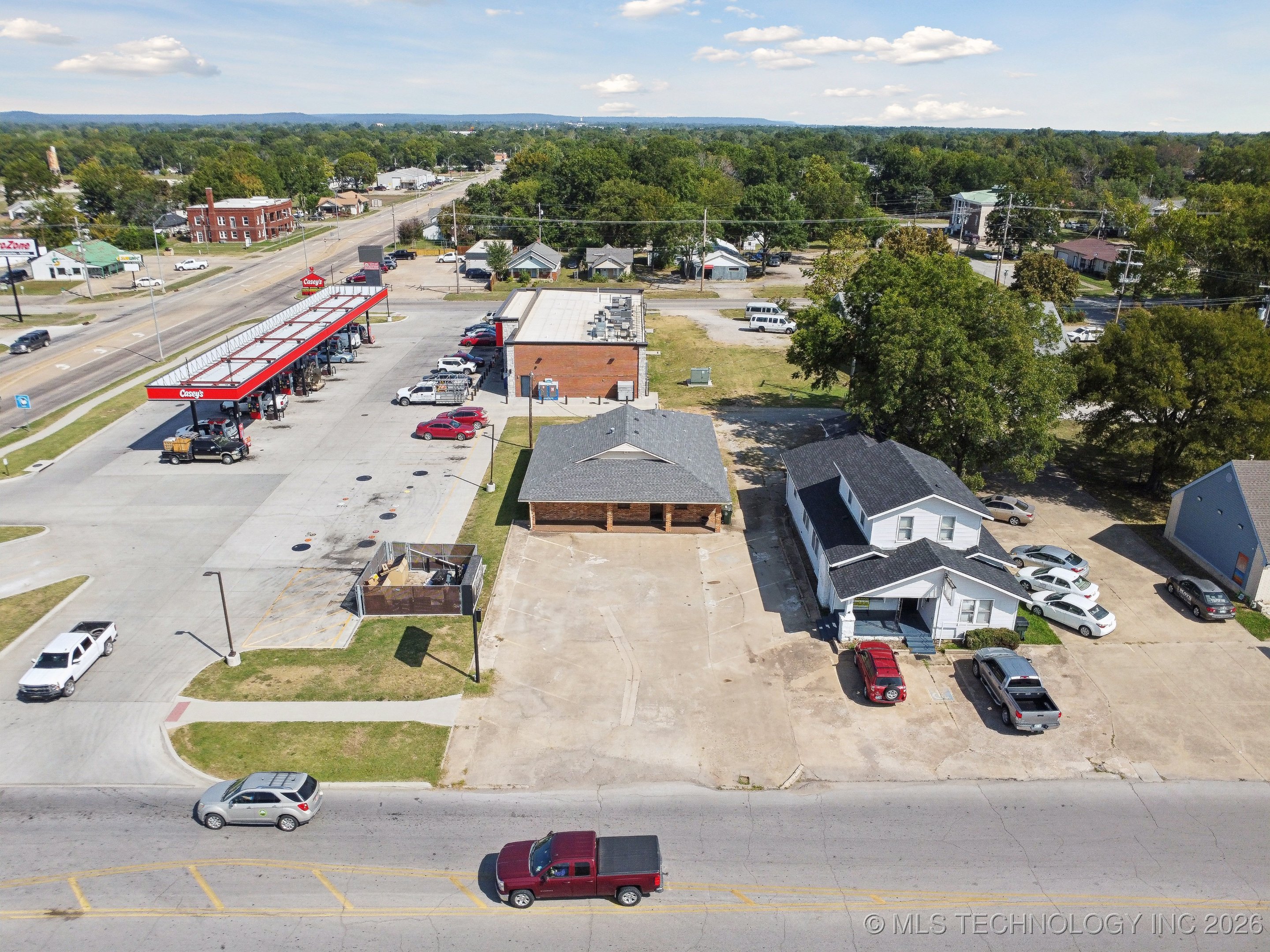 1015 E 6th Street Property Photo 3