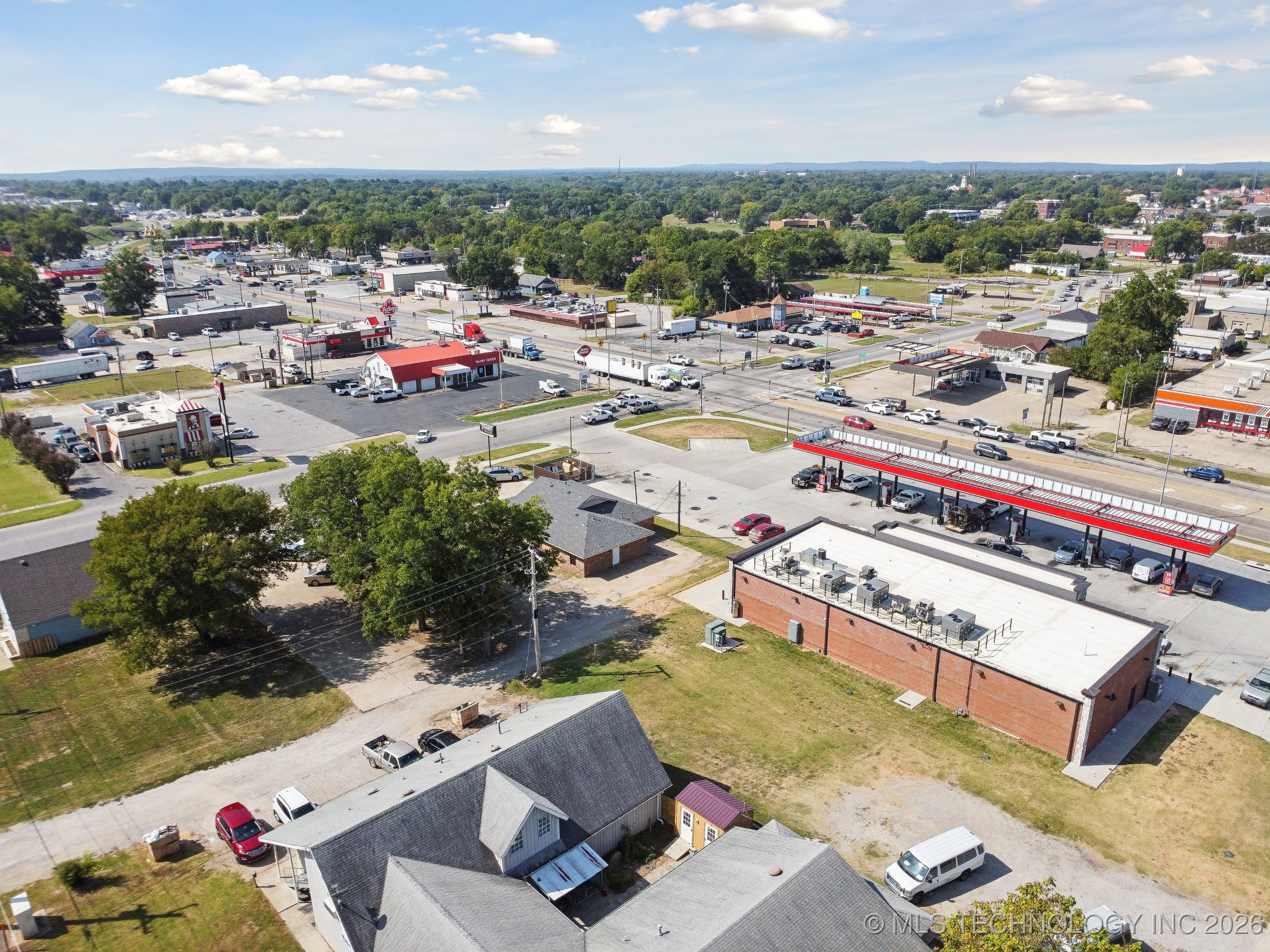 1015 E 6th Street Property Photo 4