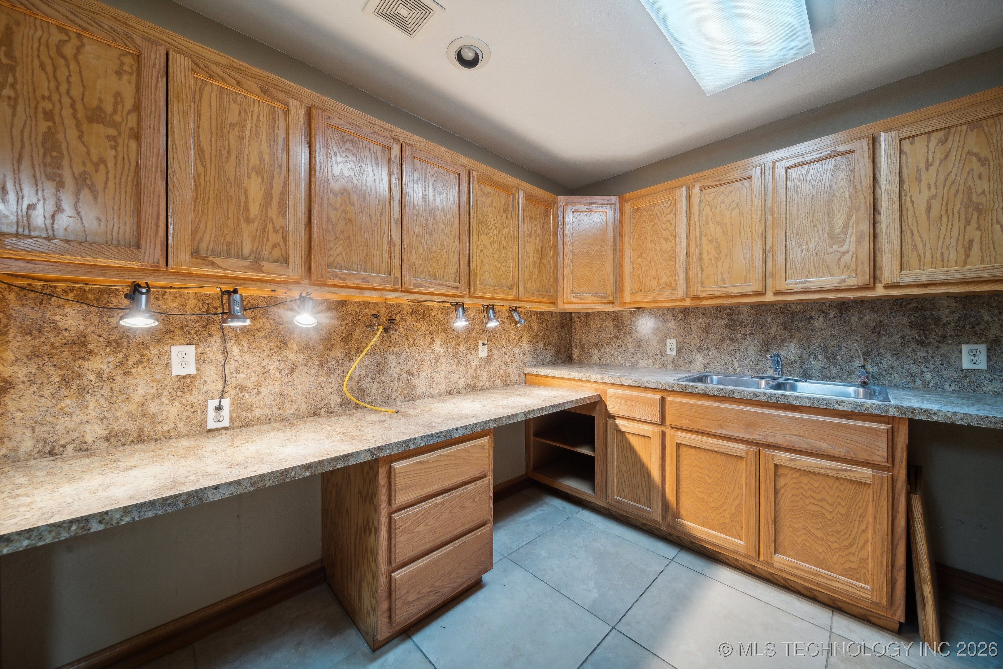 1015 E 6th Street Property Photo 13