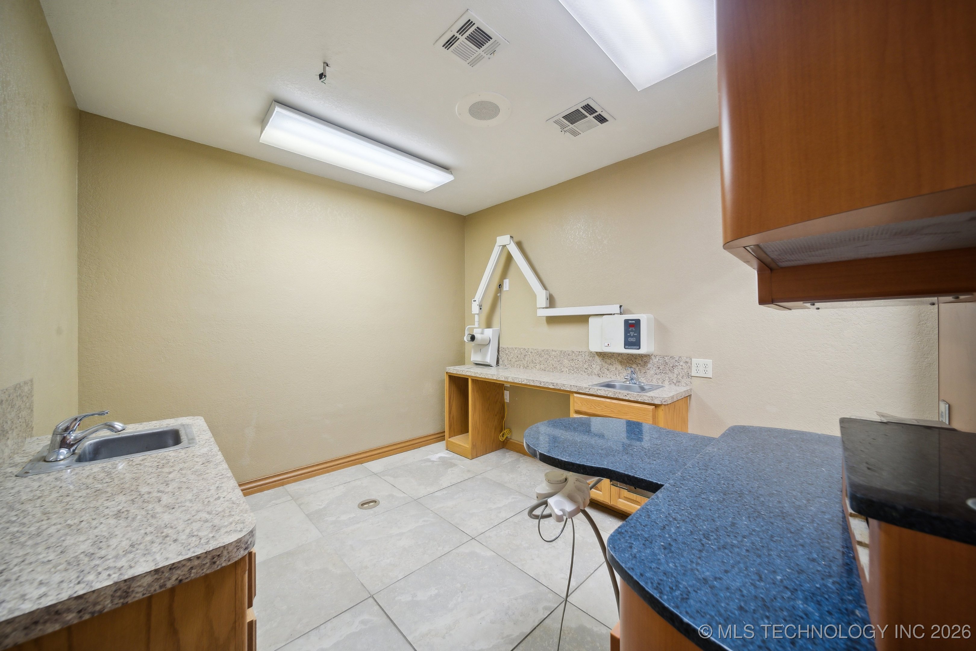 1015 E 6th Street Property Photo 15