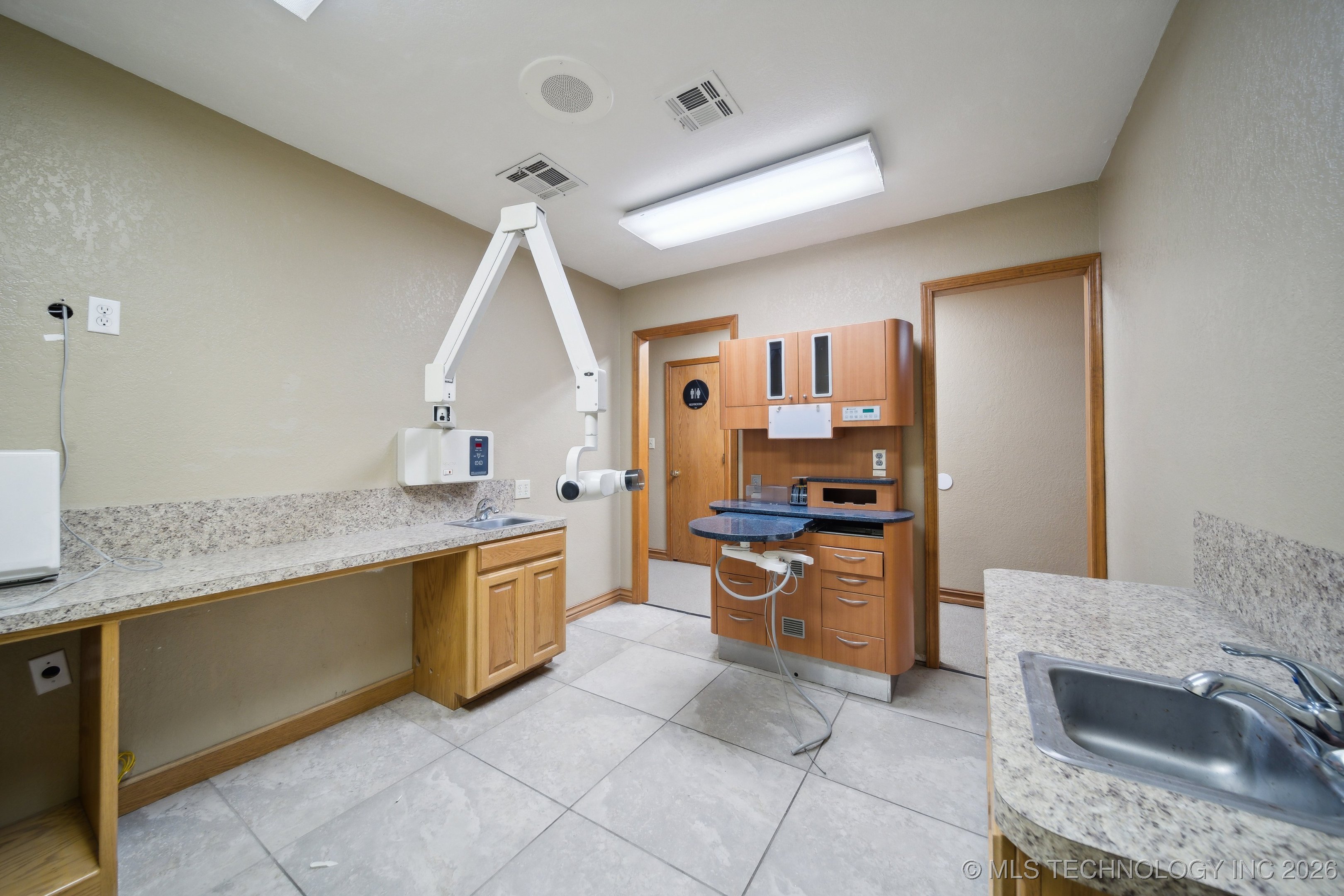 1015 E 6th Street Property Photo 16