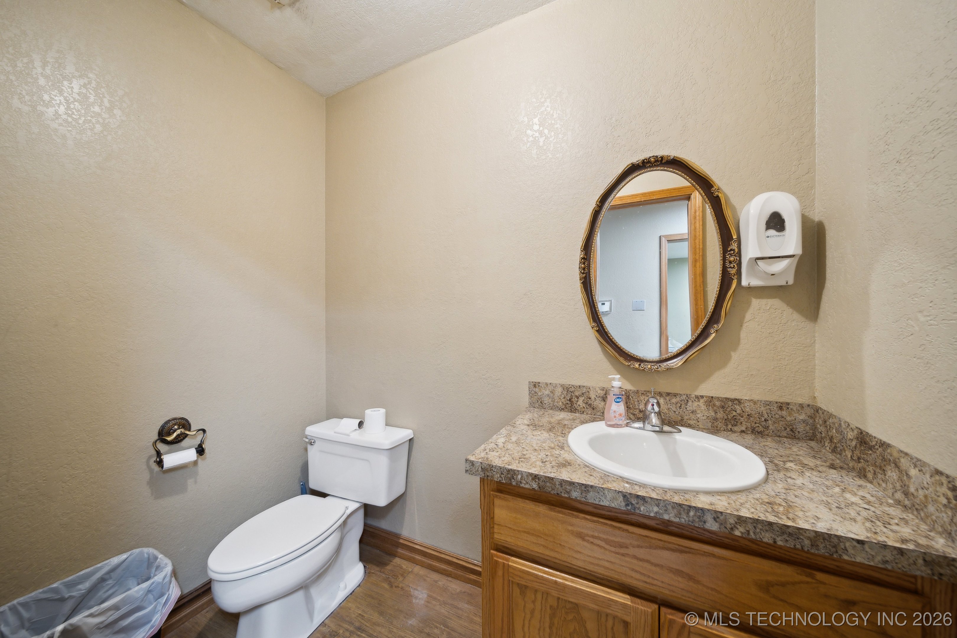 1015 E 6th Street Property Photo 17