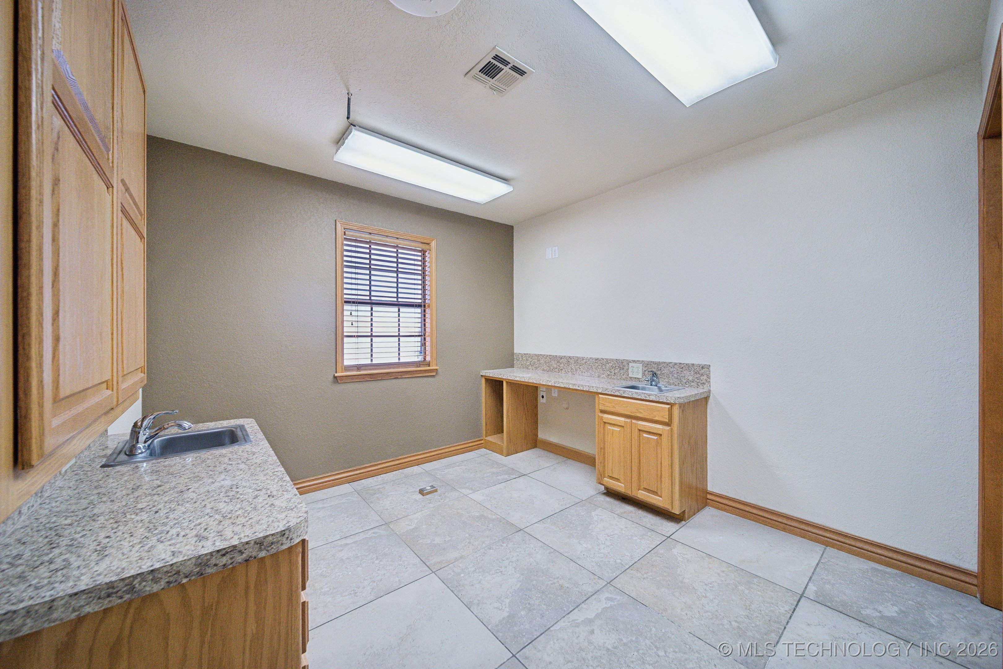 1015 E 6th Street Property Photo 18