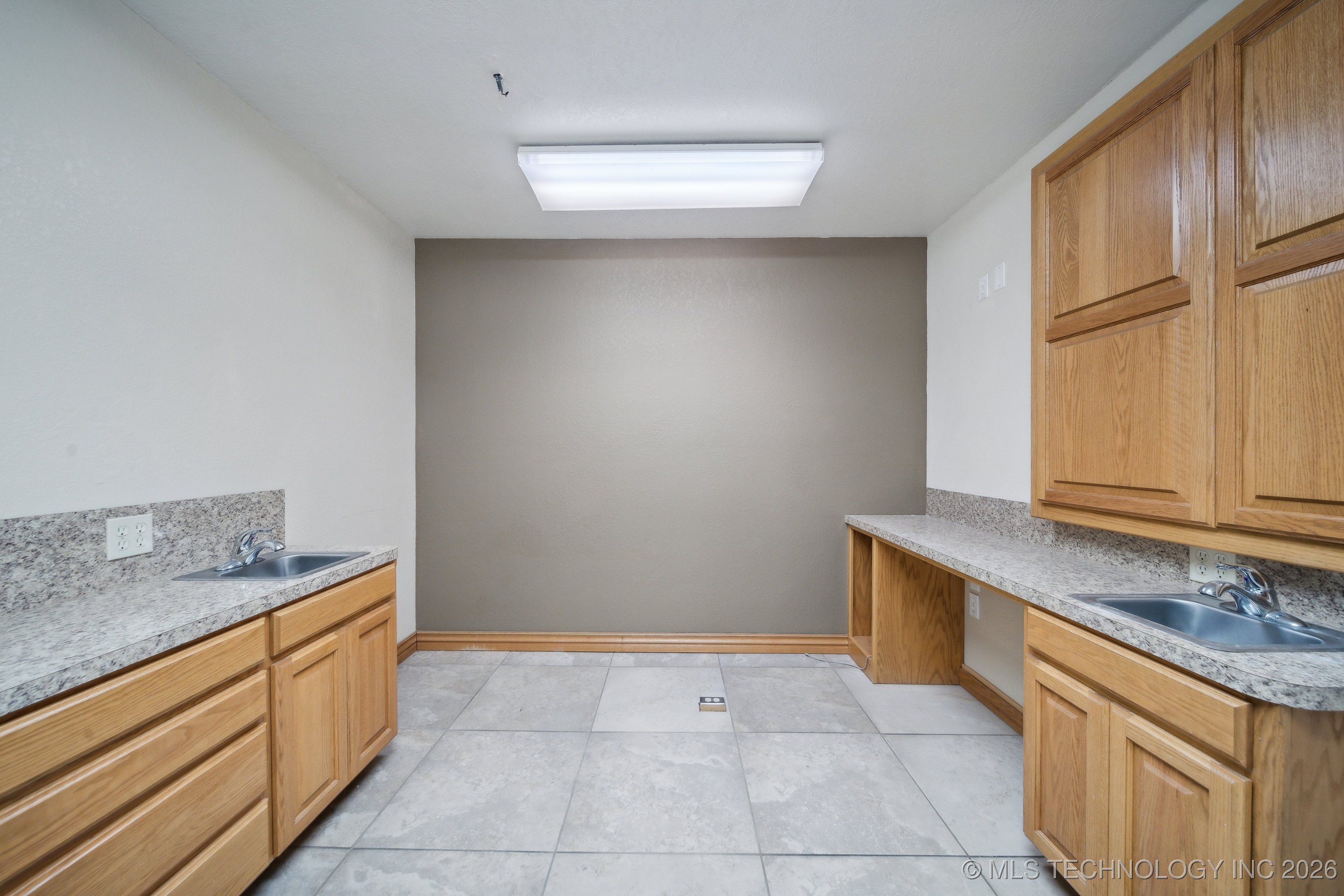 1015 E 6th Street Property Photo 19