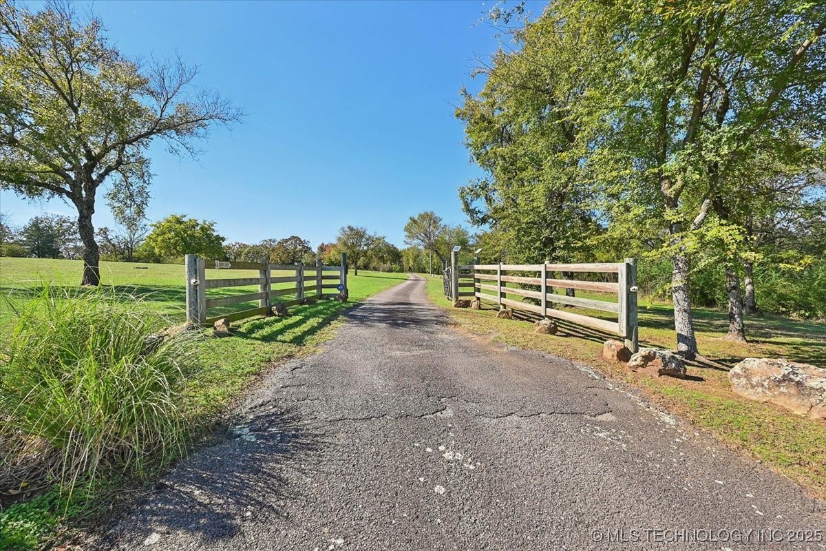 22217 Us Hwy 59 Property Photo 5