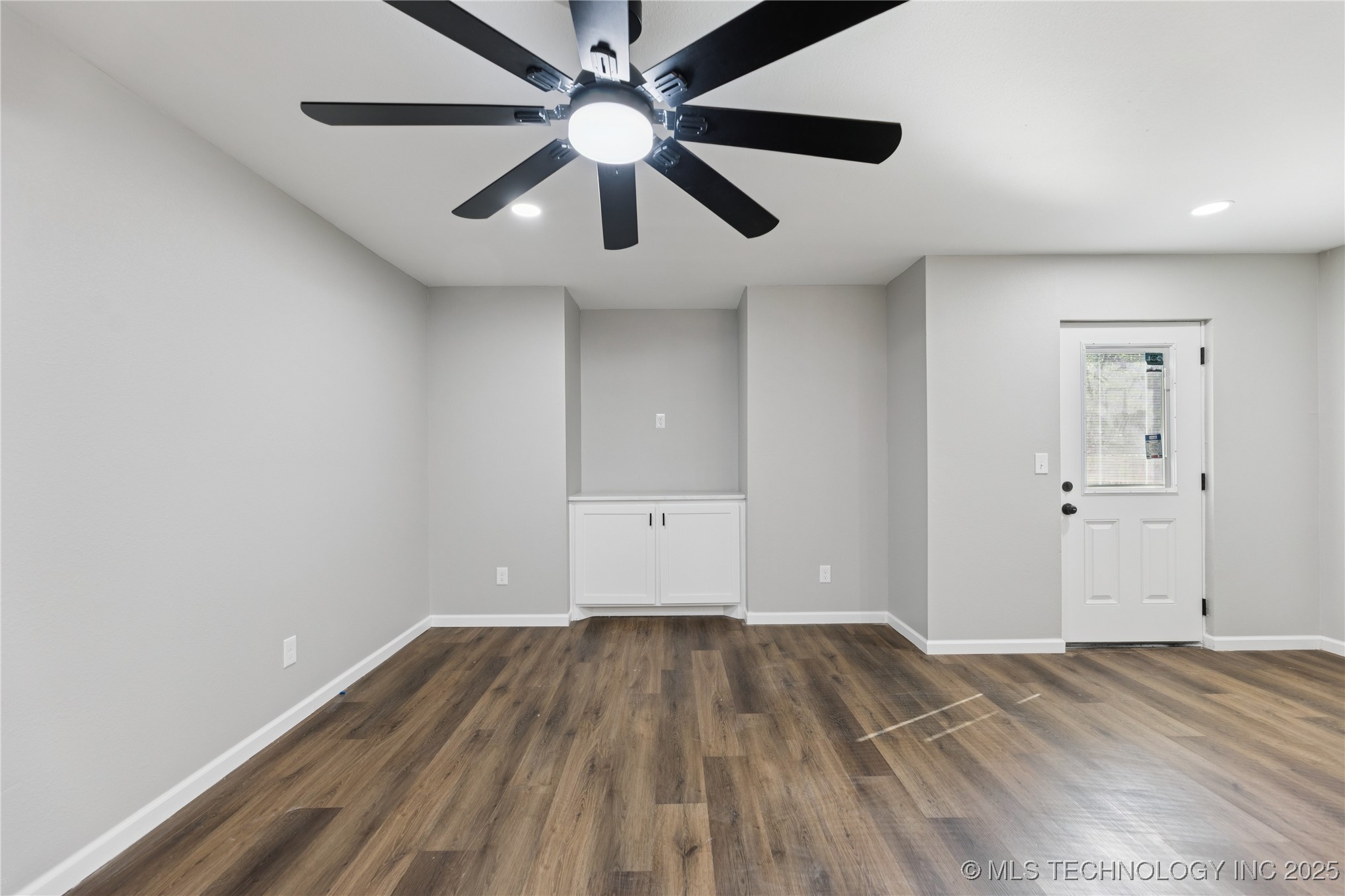 1307 N Tacoma Street B Property Photo 5