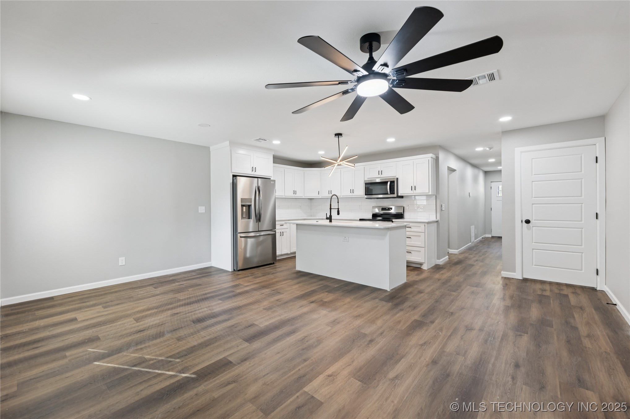 1307 N Tacoma Street B Property Photo 6