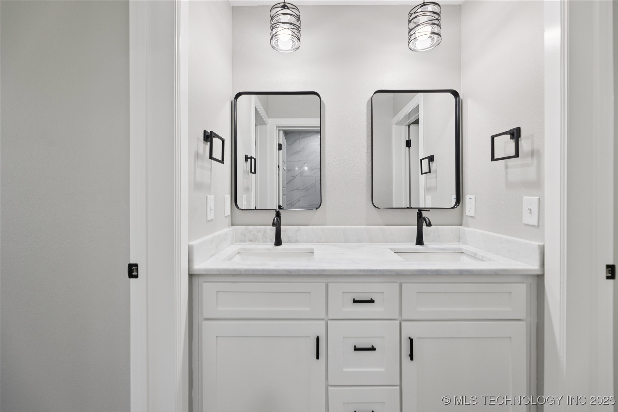 1307 N Tacoma Street B Property Photo 28