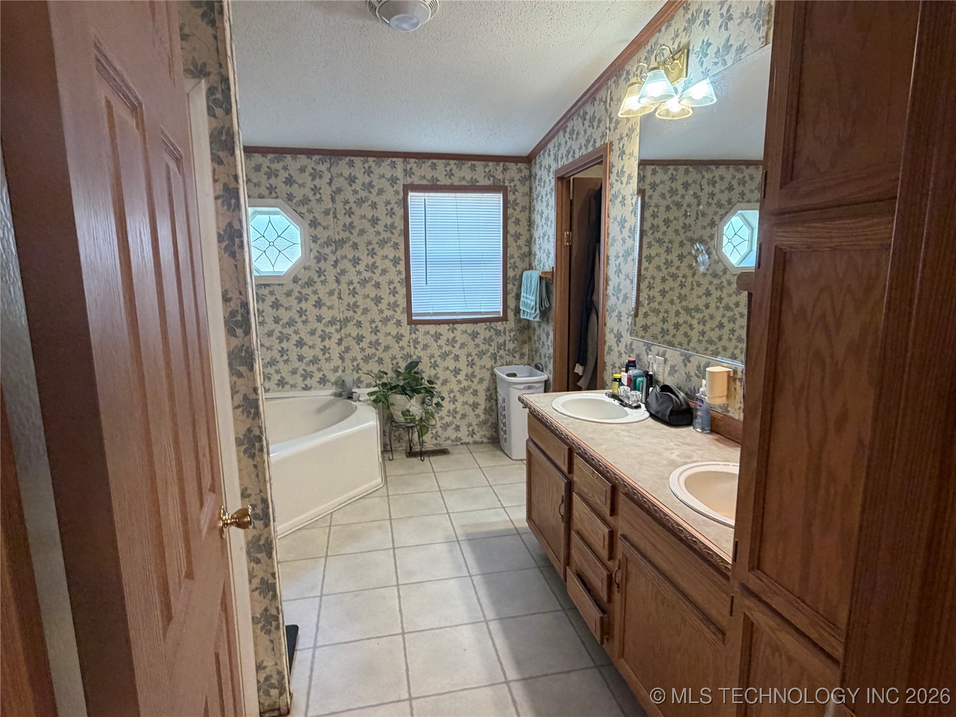 410053 E 1240 Property Photo 7