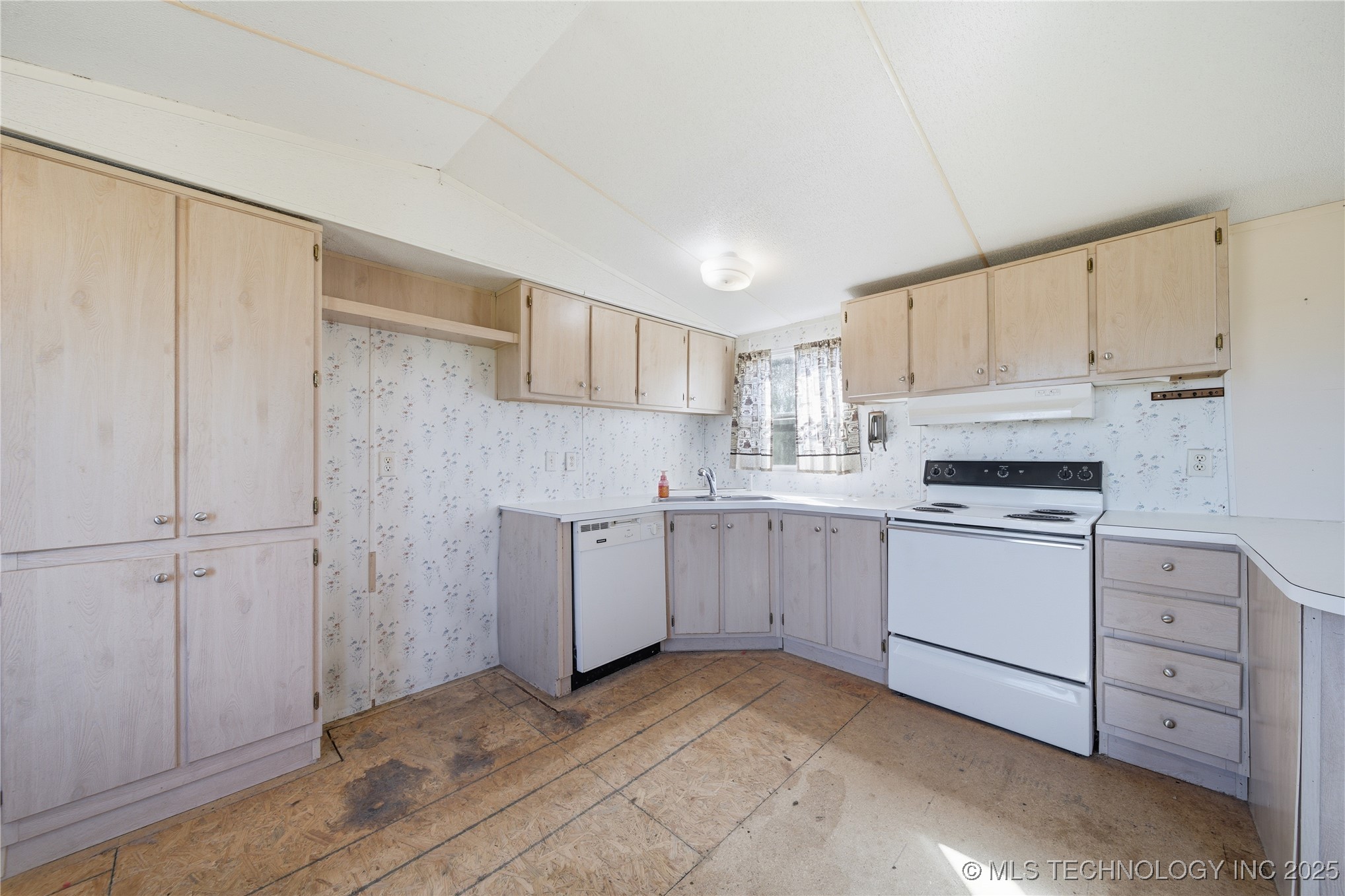 10750 S Highway 28 Highway Property Photo 12