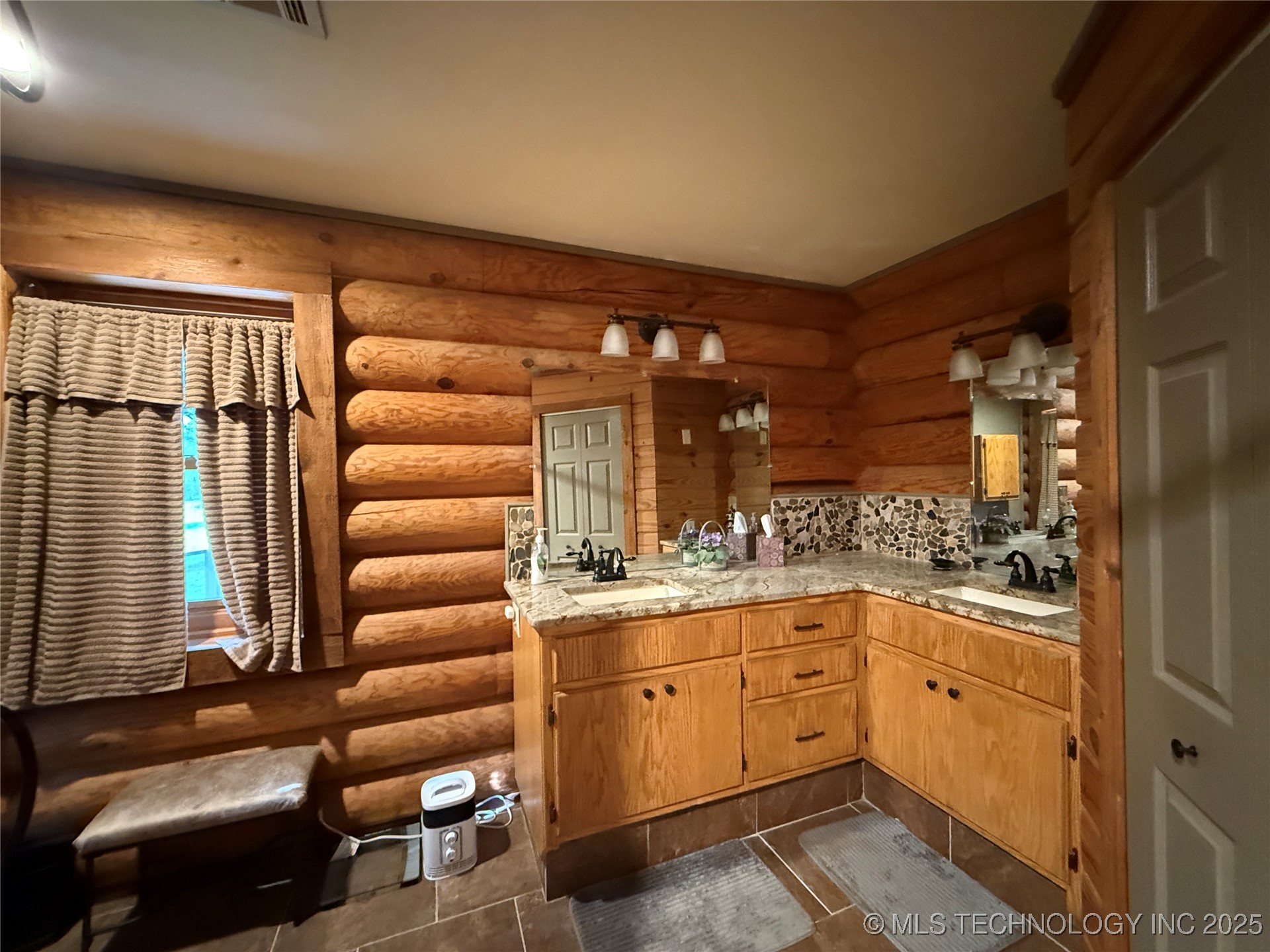 17735 S 75th Street E Property Photo 9