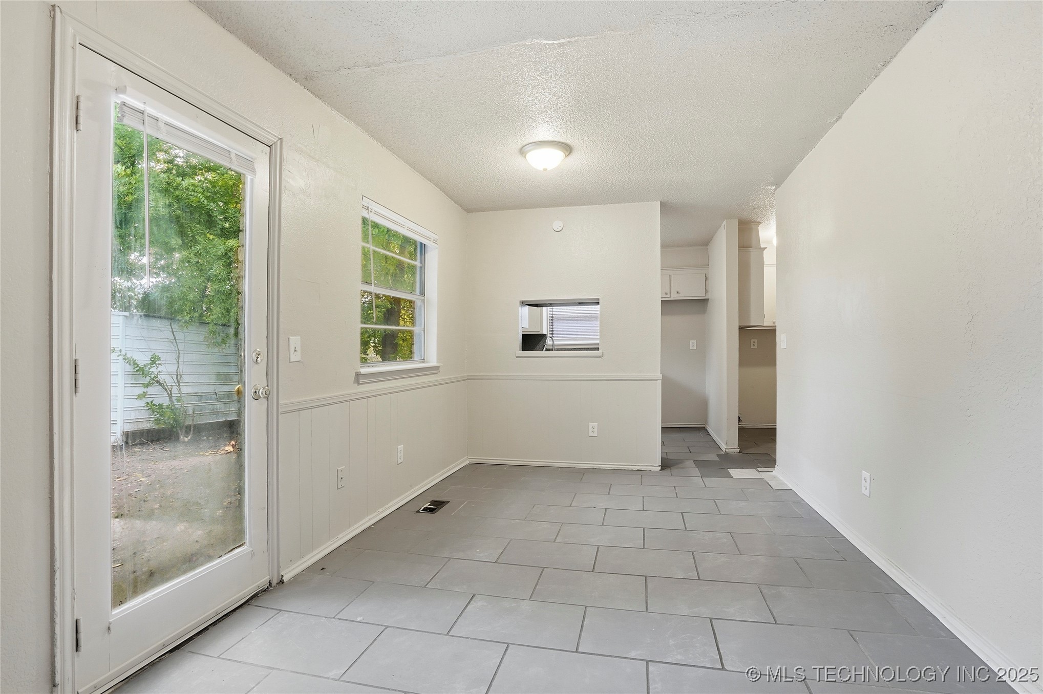 11502 E 37th Street Property Photo 6