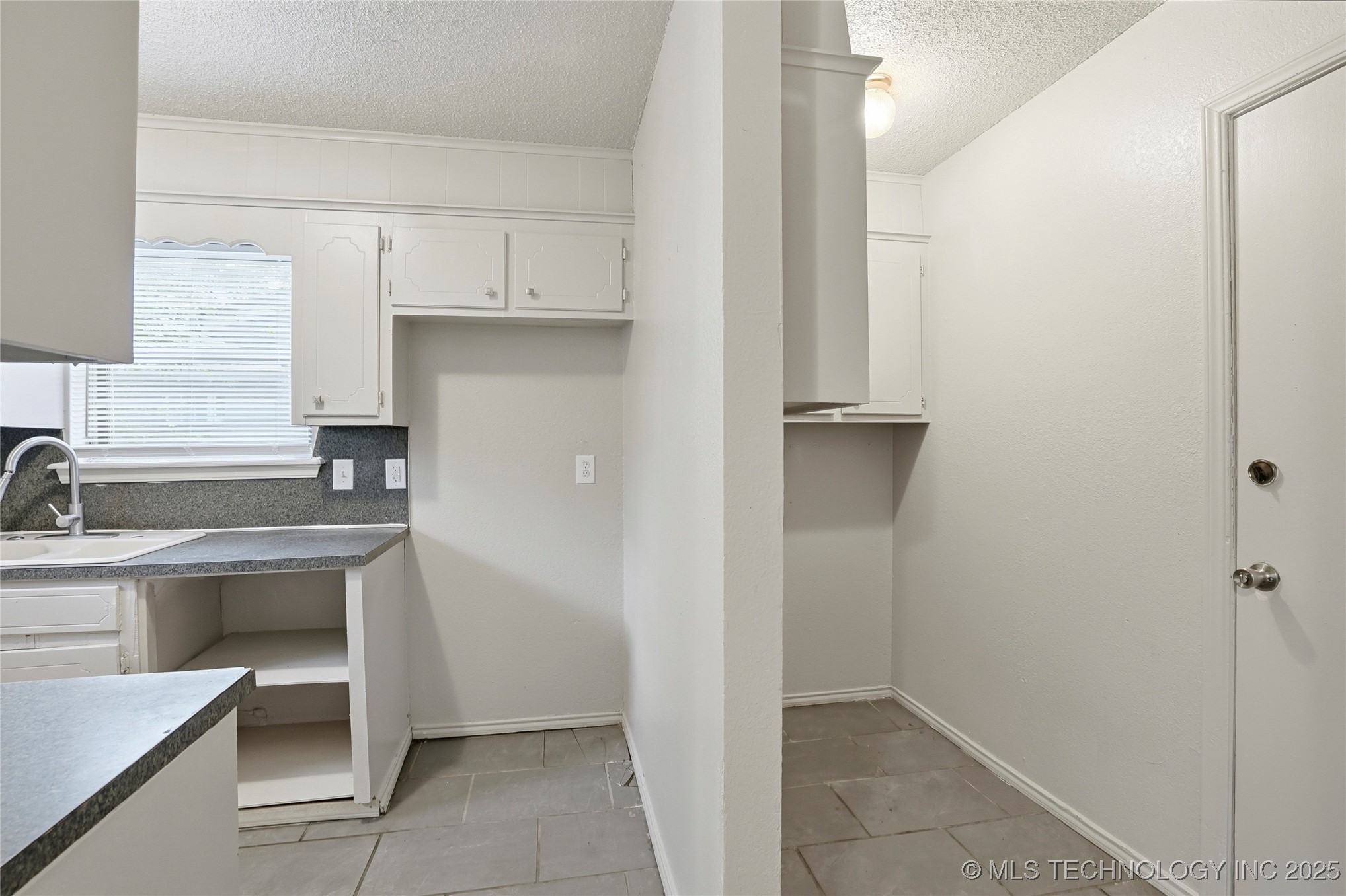 11502 E 37th Street Property Photo 8