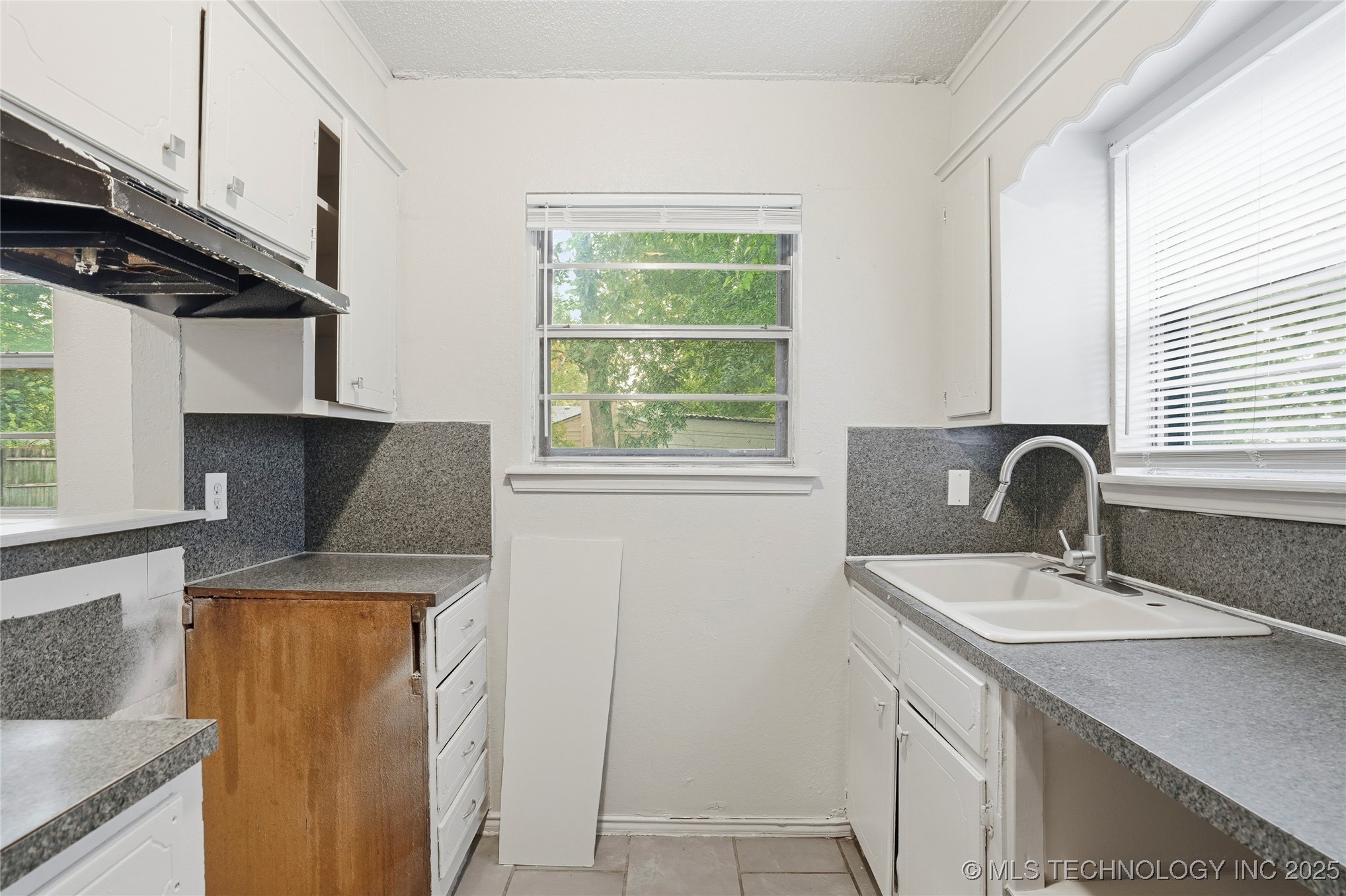 11502 E 37th Street Property Photo 10