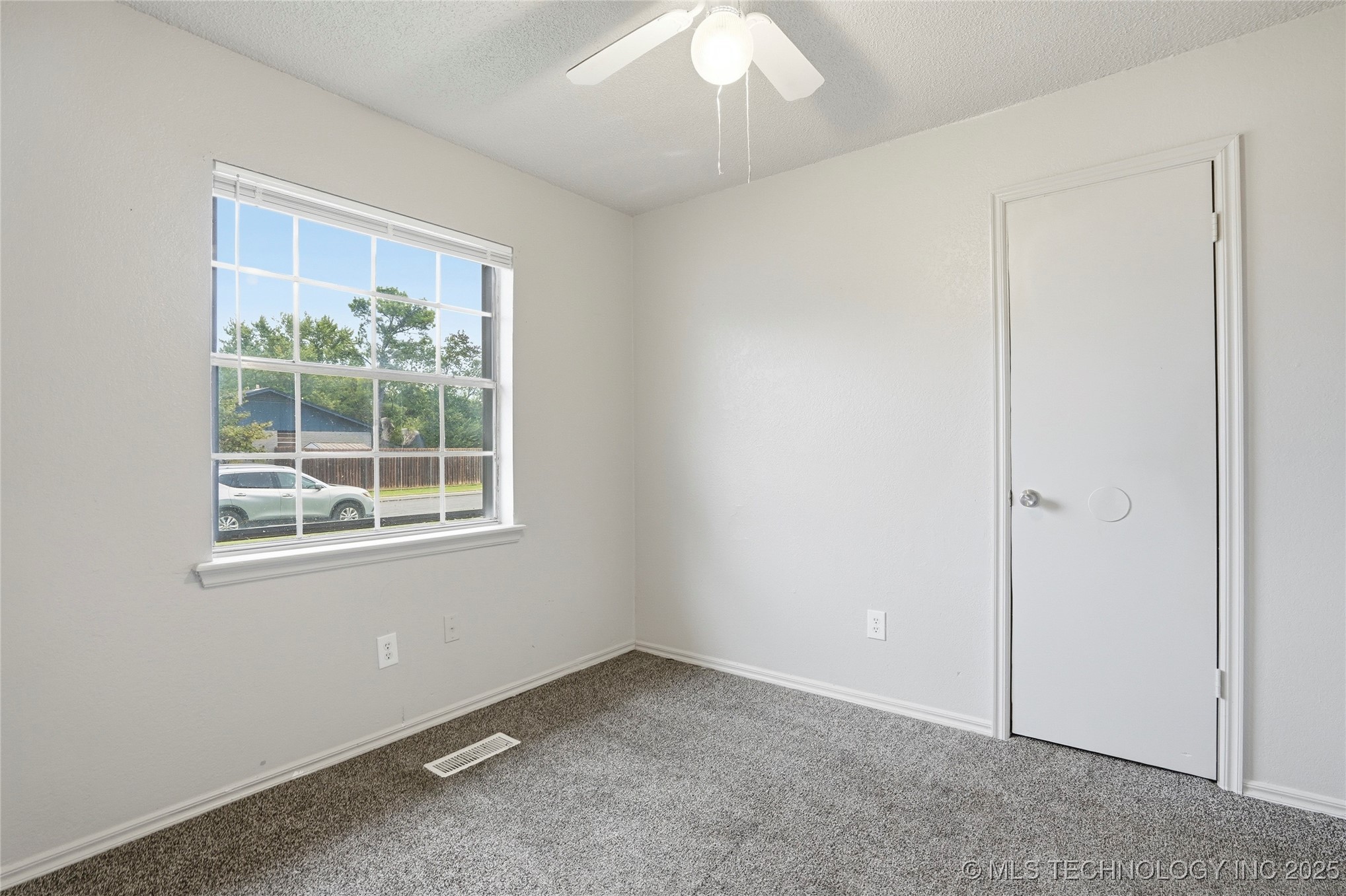 11502 E 37th Street Property Photo 20