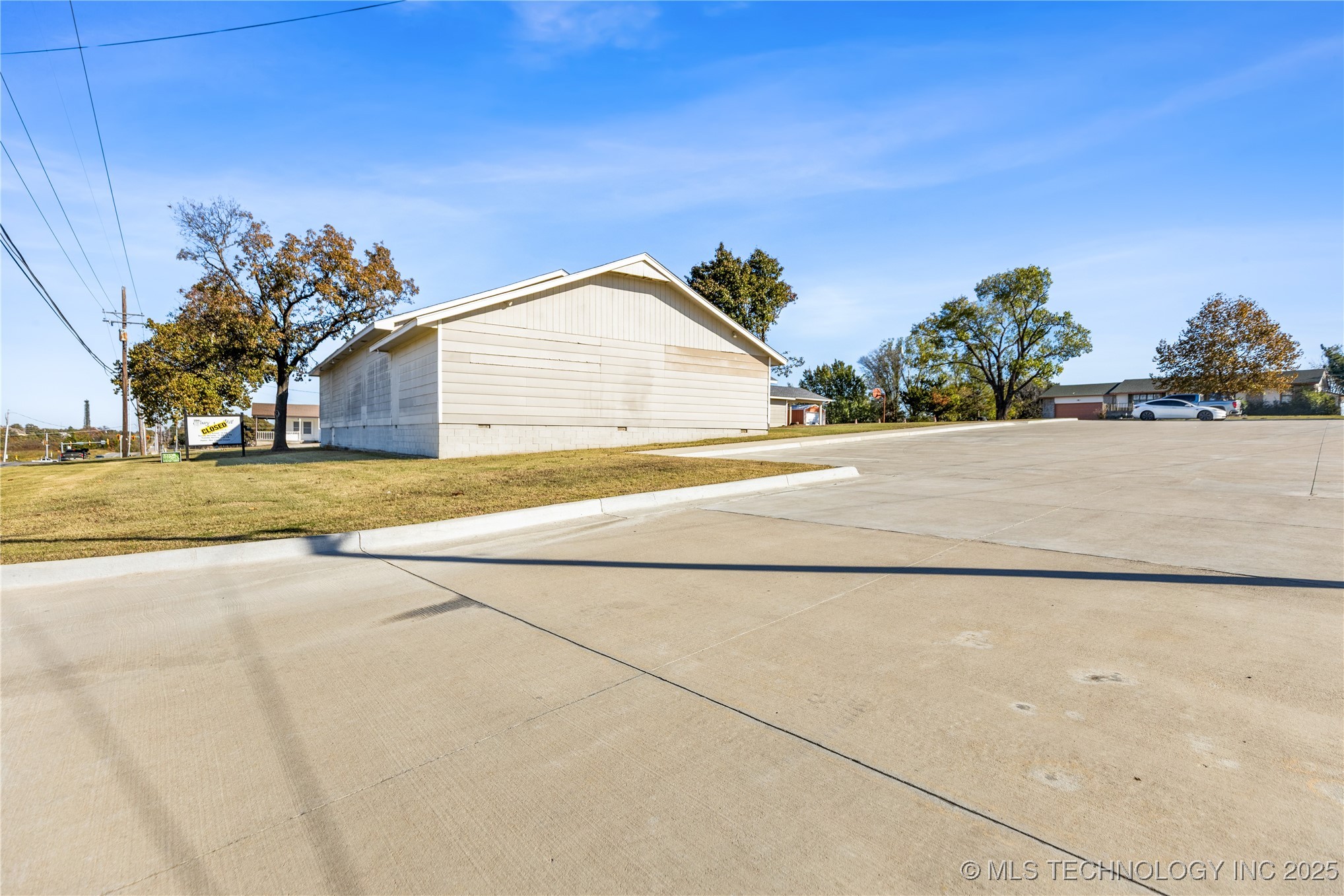 12229 S 49th West West Avenue Property Photo 3