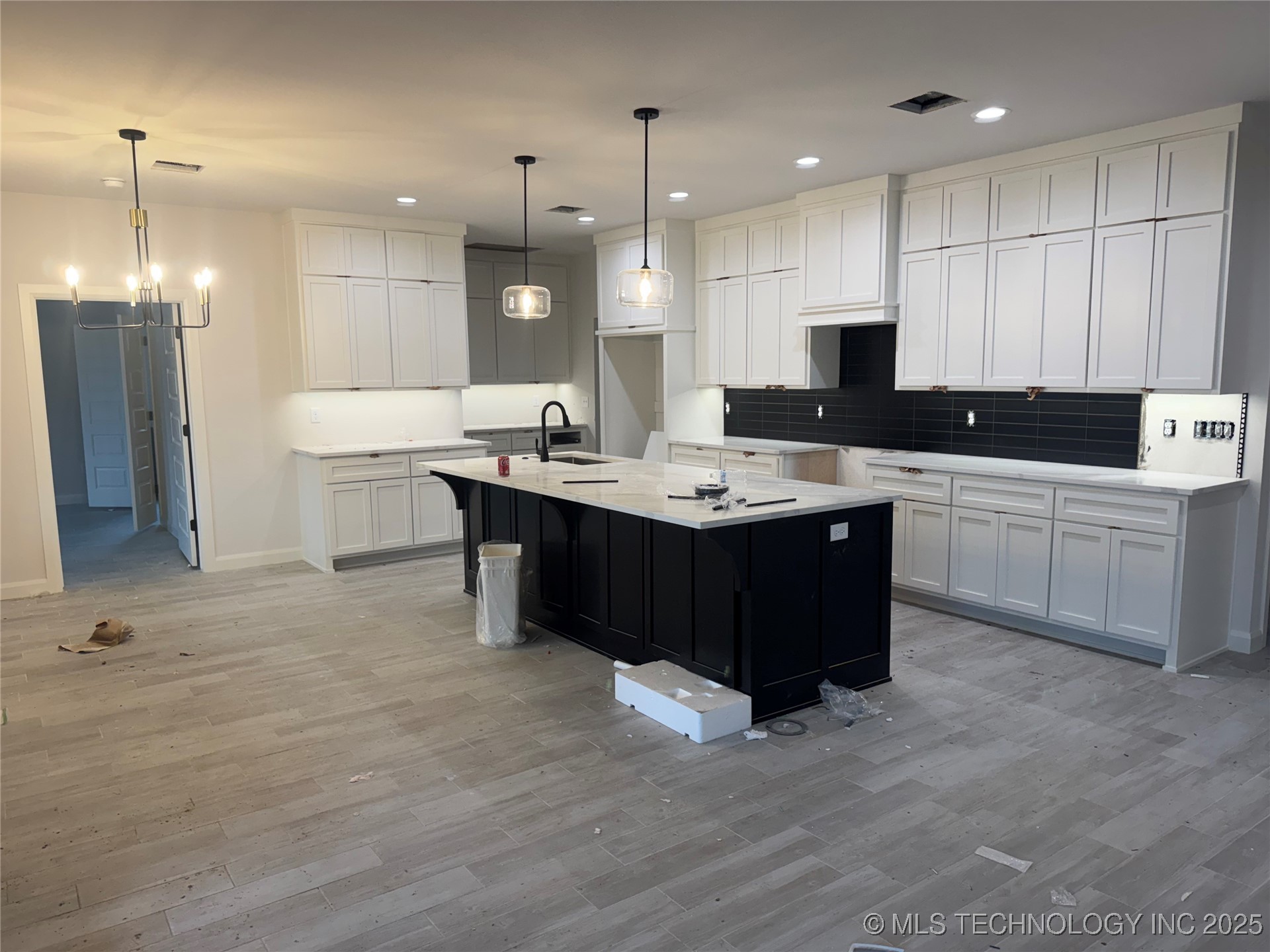 1471 N Angus Property Photo 2