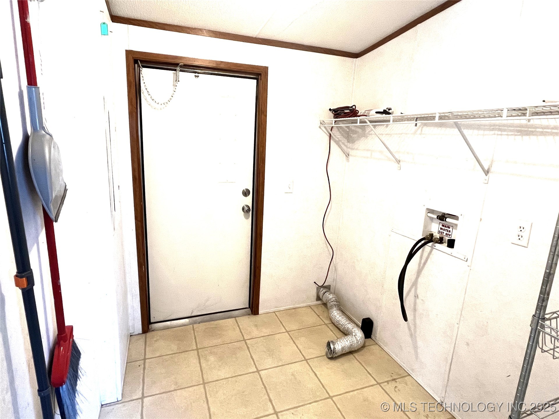 7698 Winding Path Property Photo 15