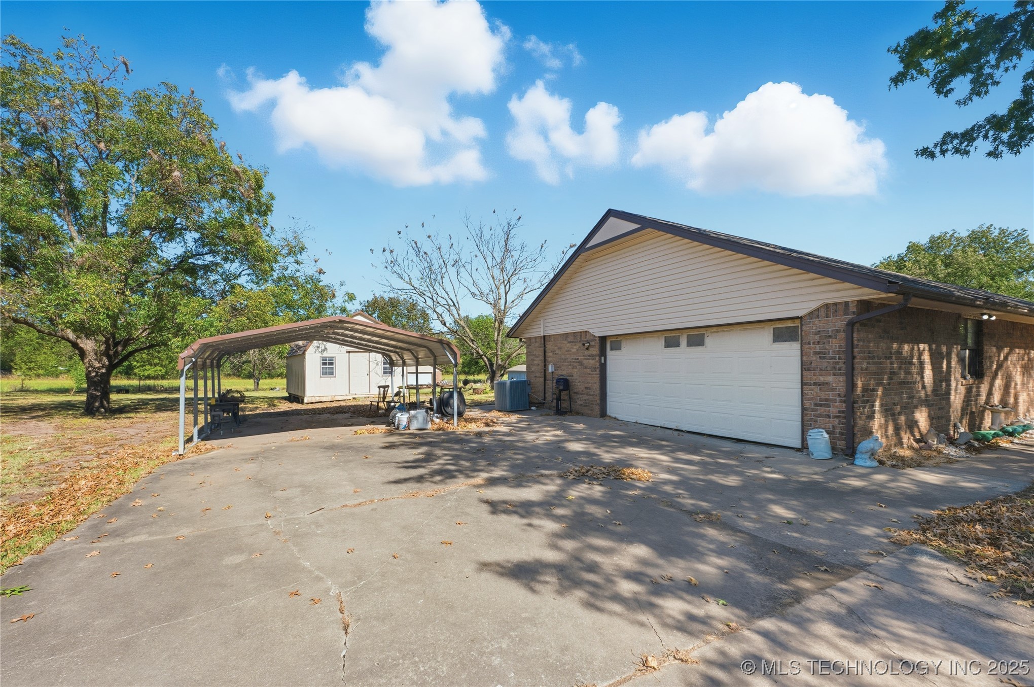 1506 N Bowden Place Property Photo 3