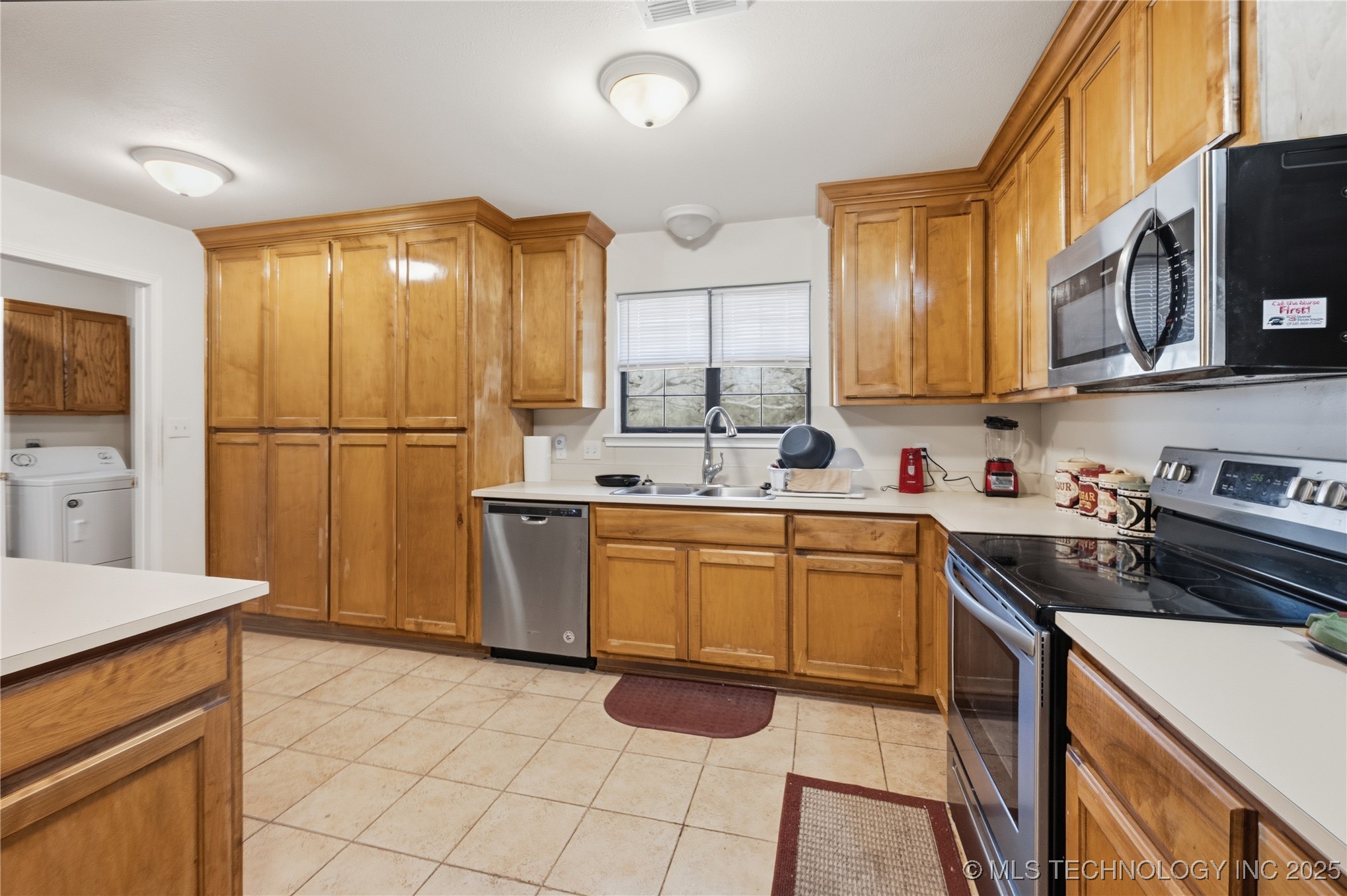 1506 N Bowden Place Property Photo 11