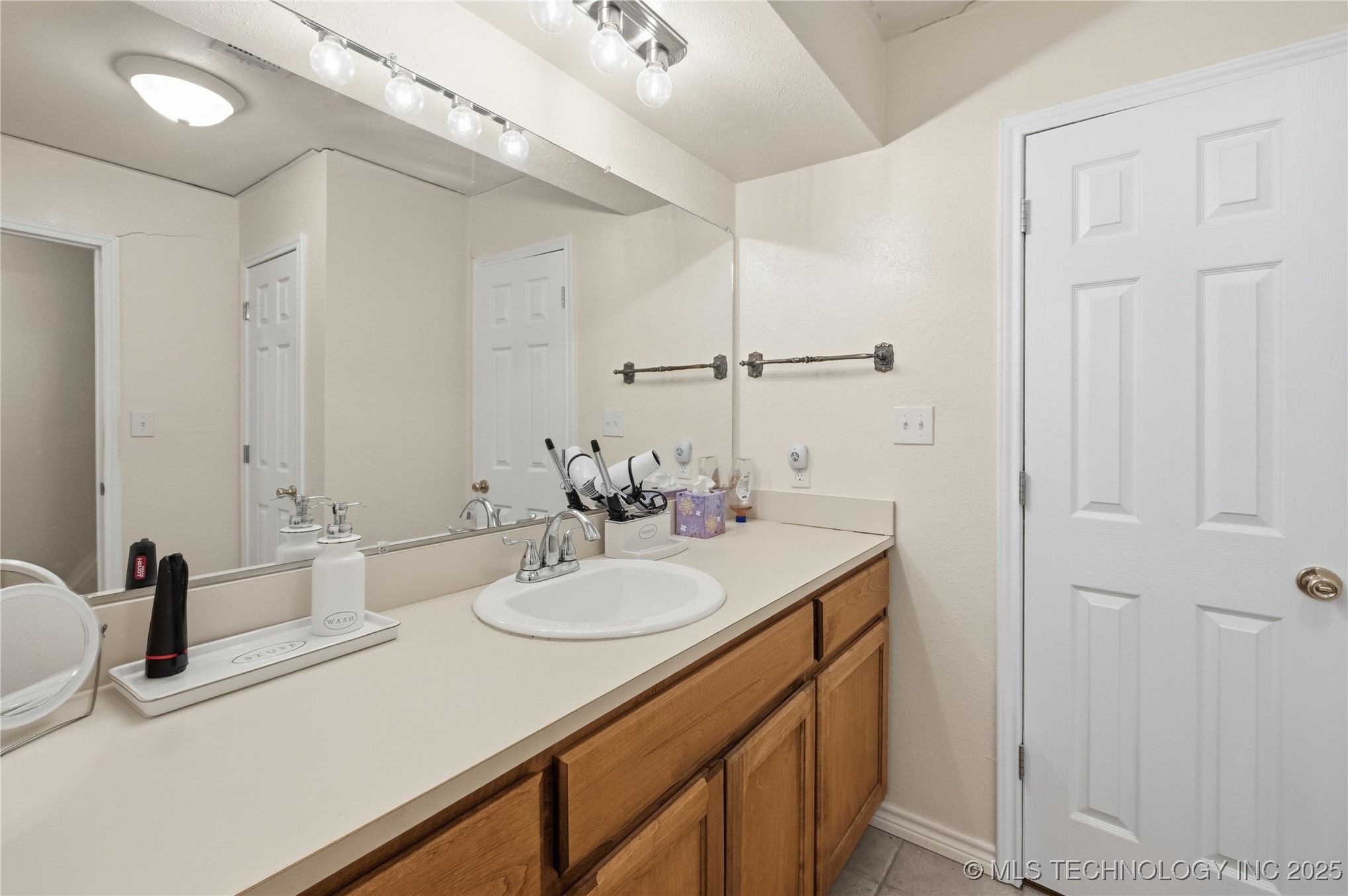 1506 N Bowden Place Property Photo 15