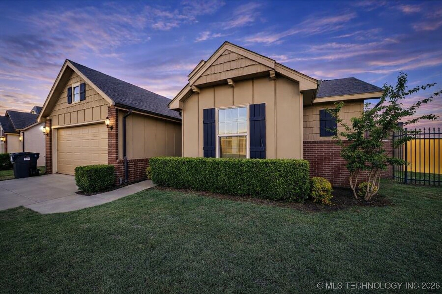 11004 N 120 Avenue Property Photo 1