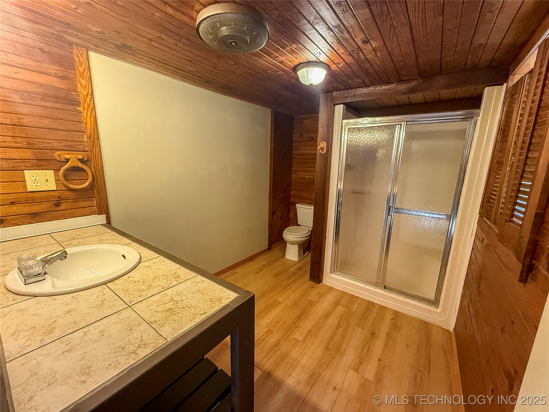 382 Seminole Road Property Photo 9