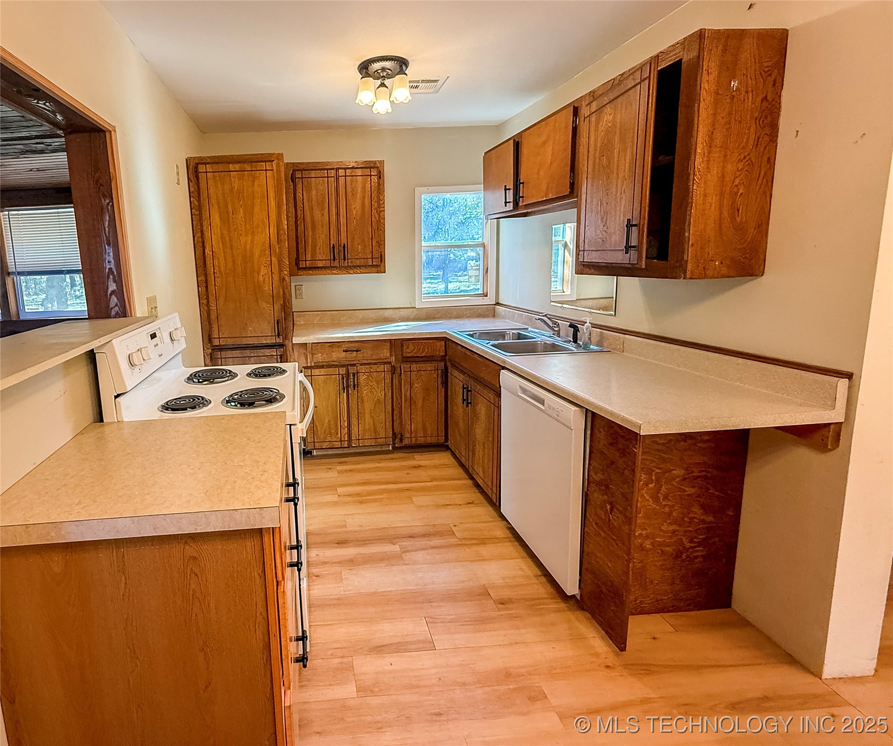 382 Seminole Road Property Photo 13