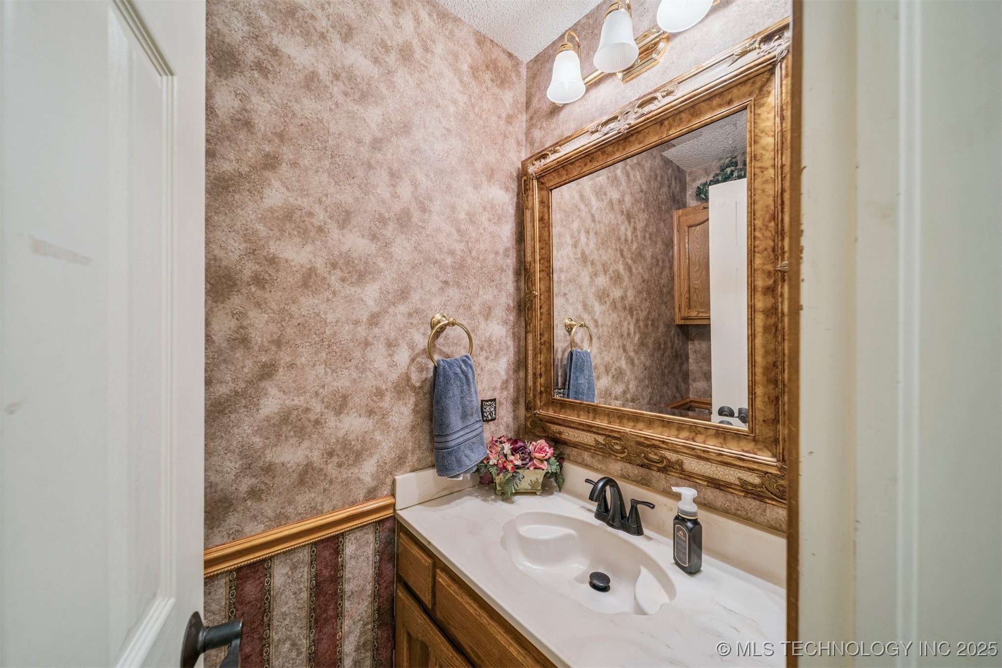 11907 S 266th East Avenue Property Photo 15