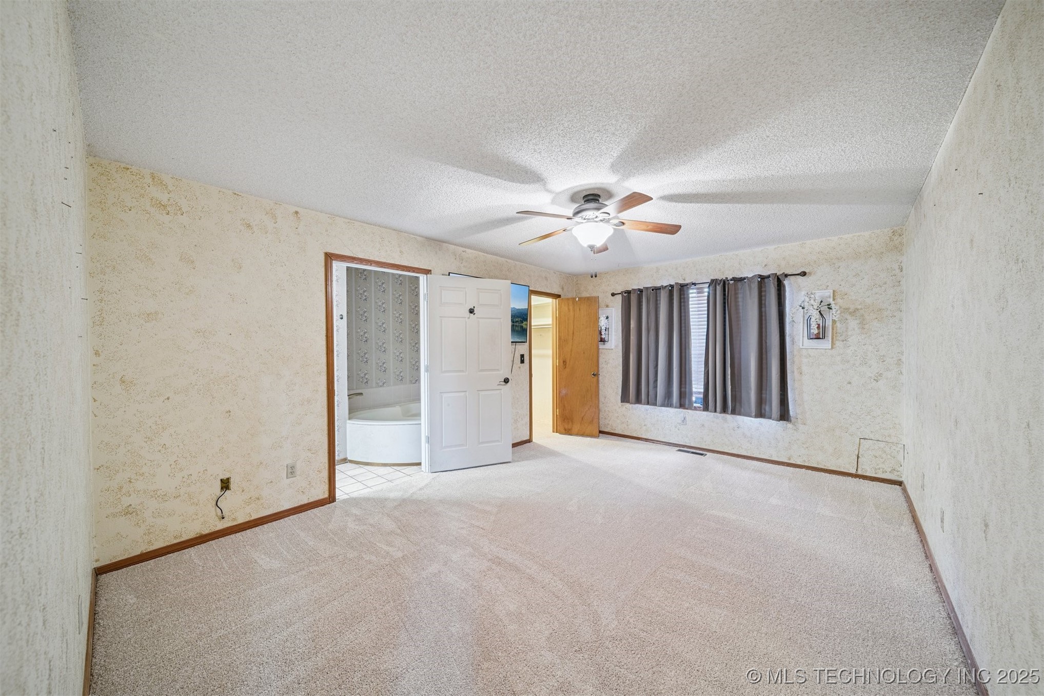 11907 S 266th East Avenue Property Photo 16