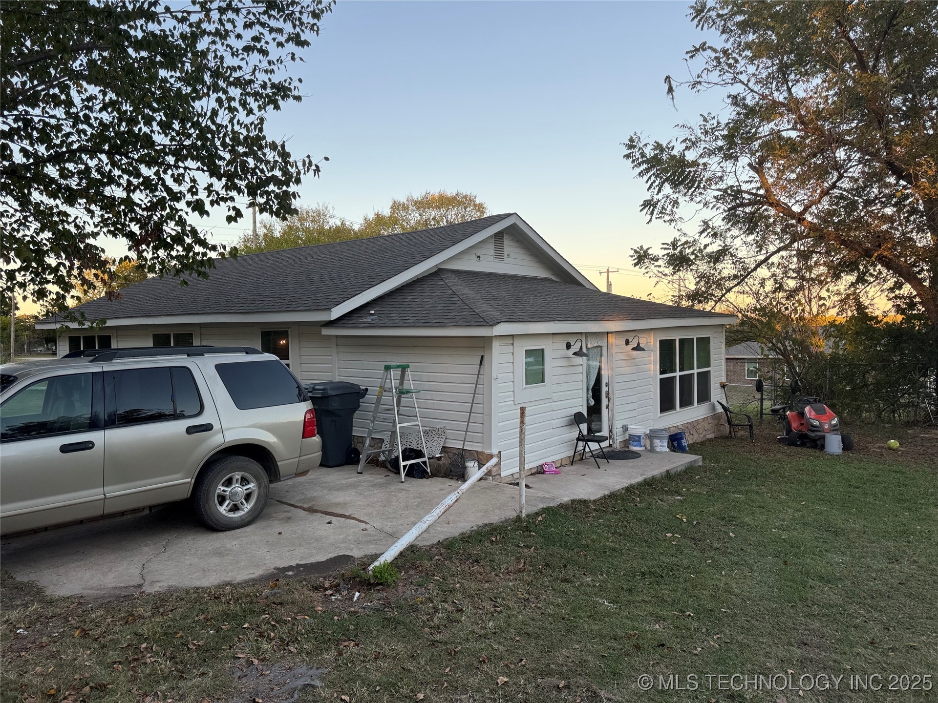 1120 Springdale Road Property Photo 4