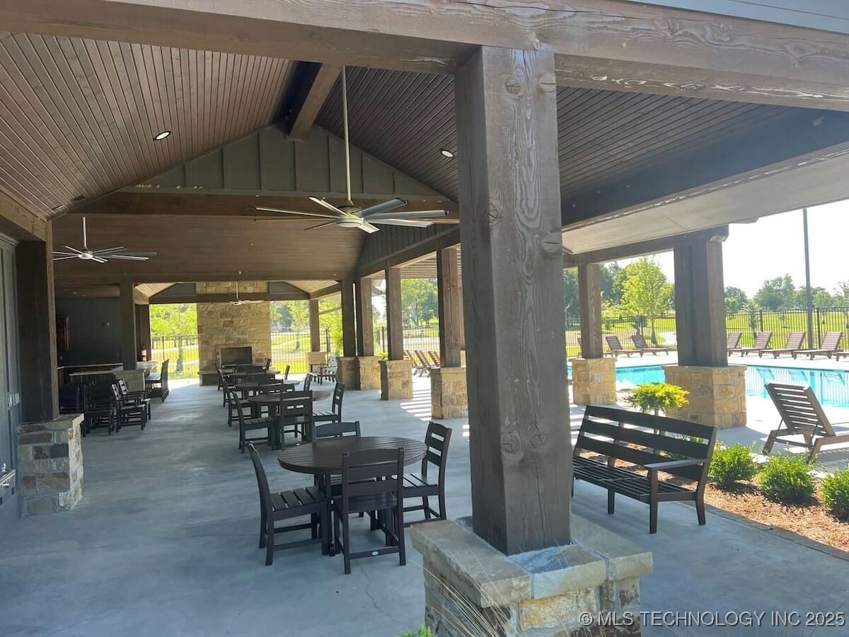 244 Patriot Pointe Street Property Photo 6