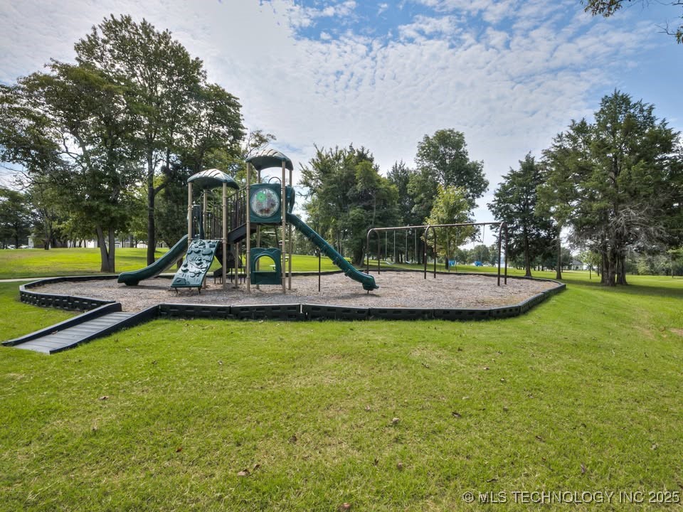 244 Patriot Pointe Street Property Photo 8