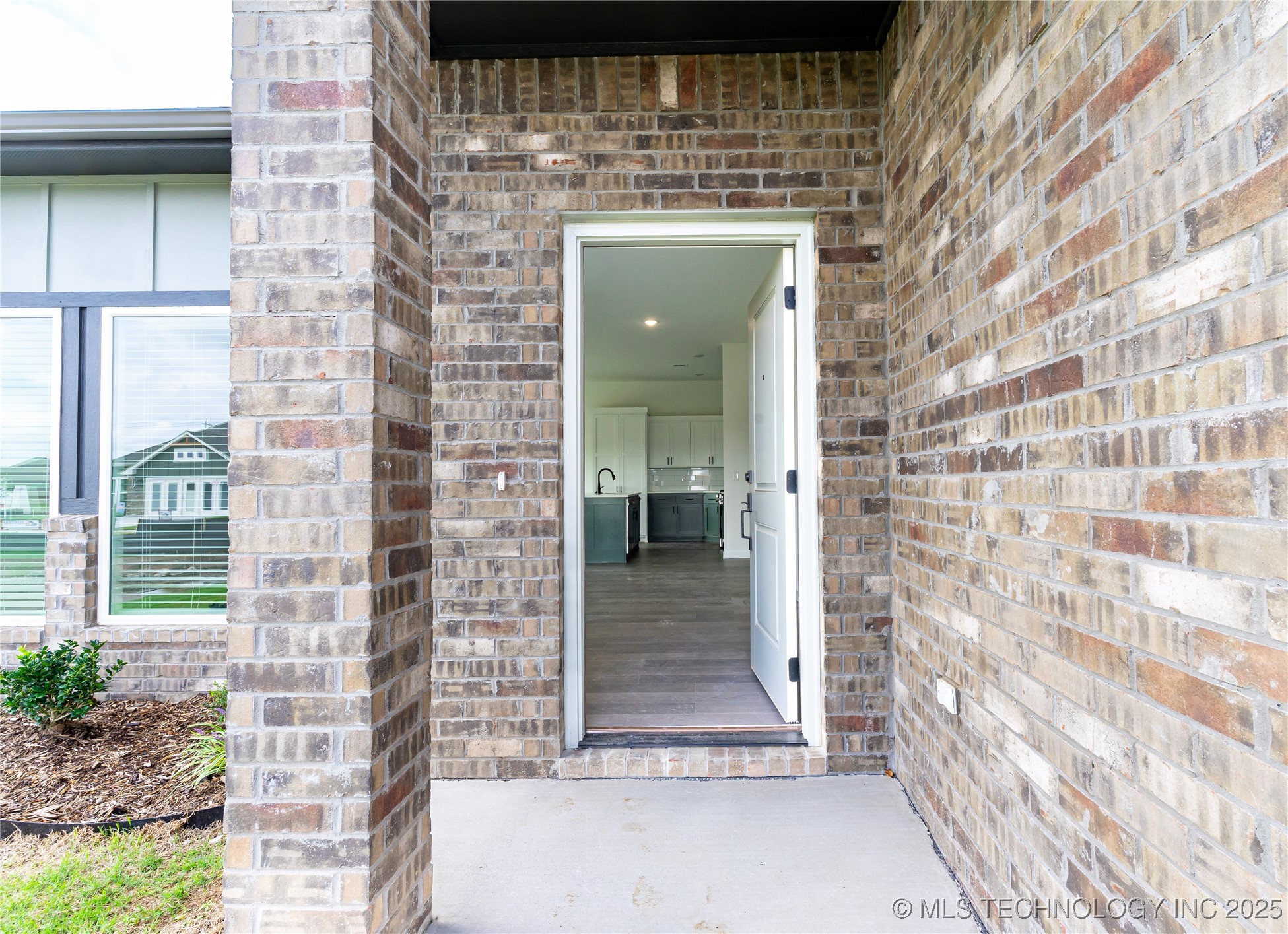 10920 S 271st East Avenue Property Photo 6