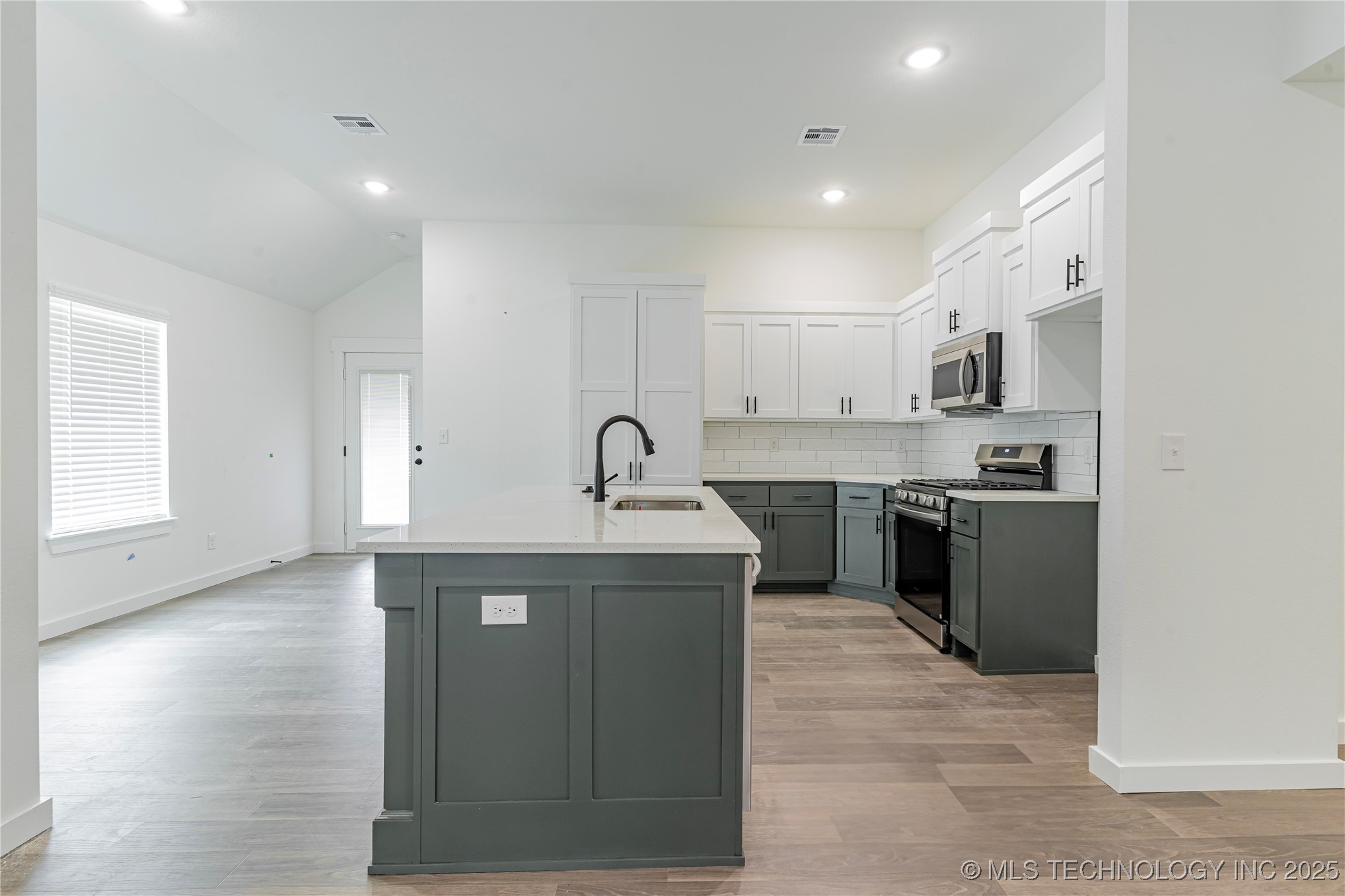 10920 S 271st East Avenue Property Photo 8