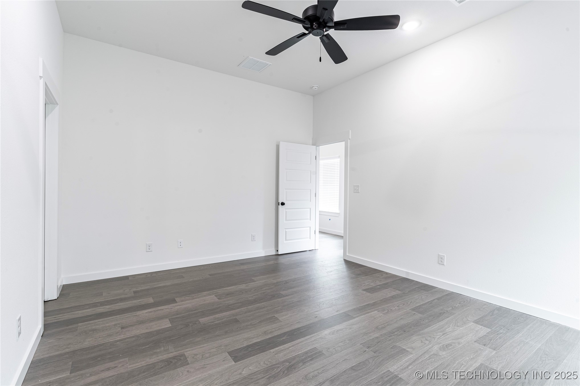 10920 S 271st East Avenue Property Photo 13