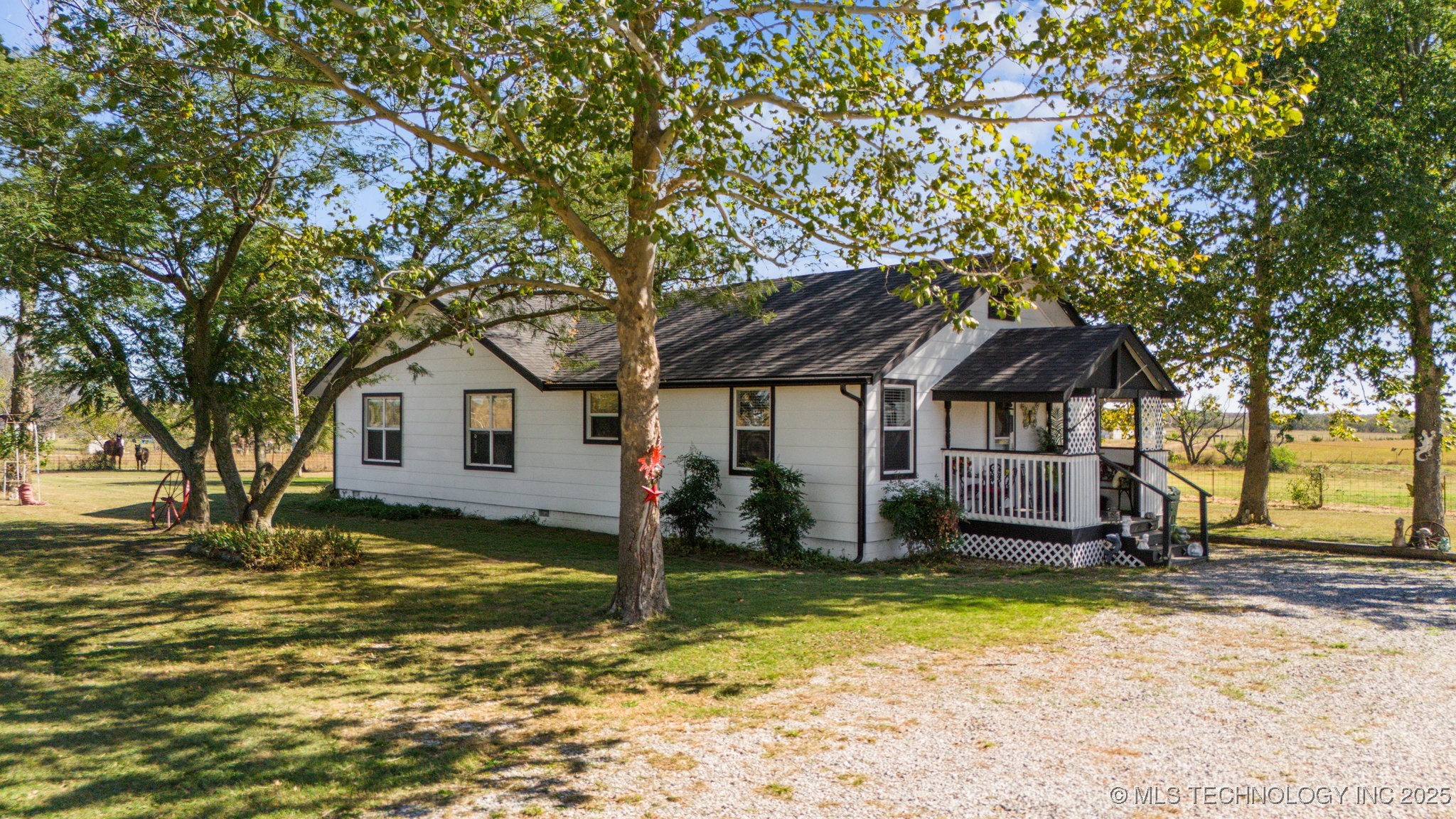 394841 W 3900 Road Property Photo 2