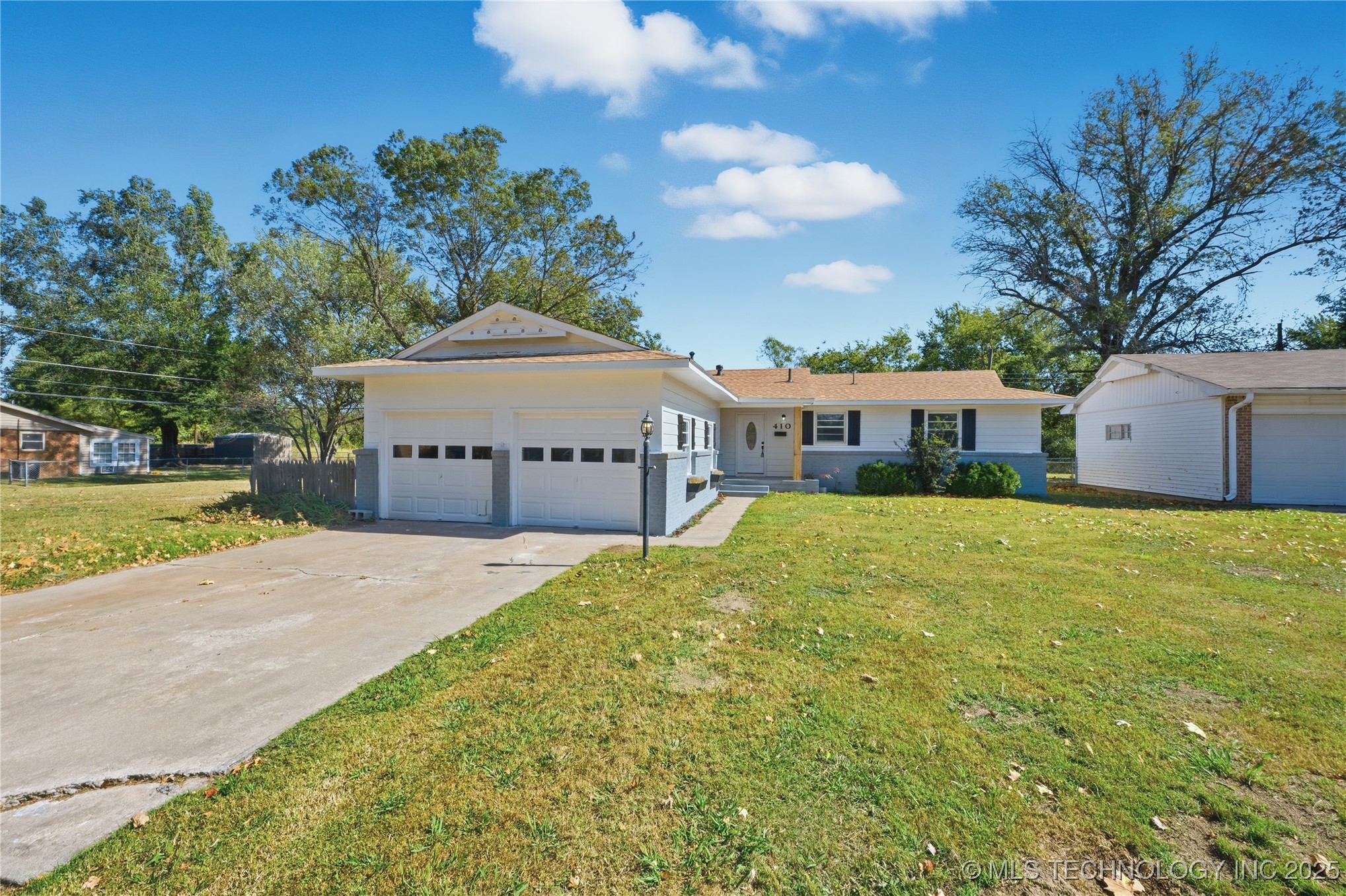 410 N Crabtree Road Property Photo 1