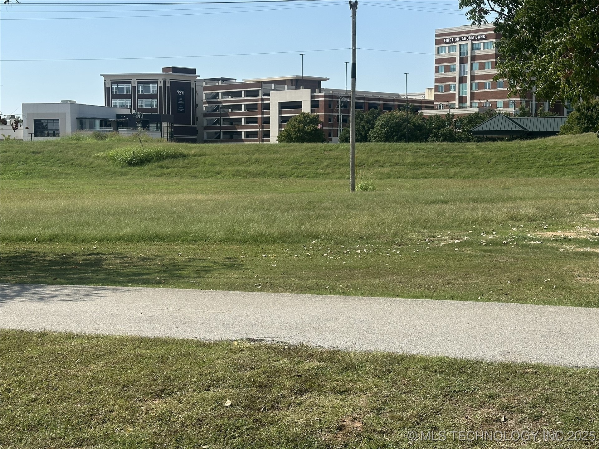 S Aquarium Drive Property Photo 2