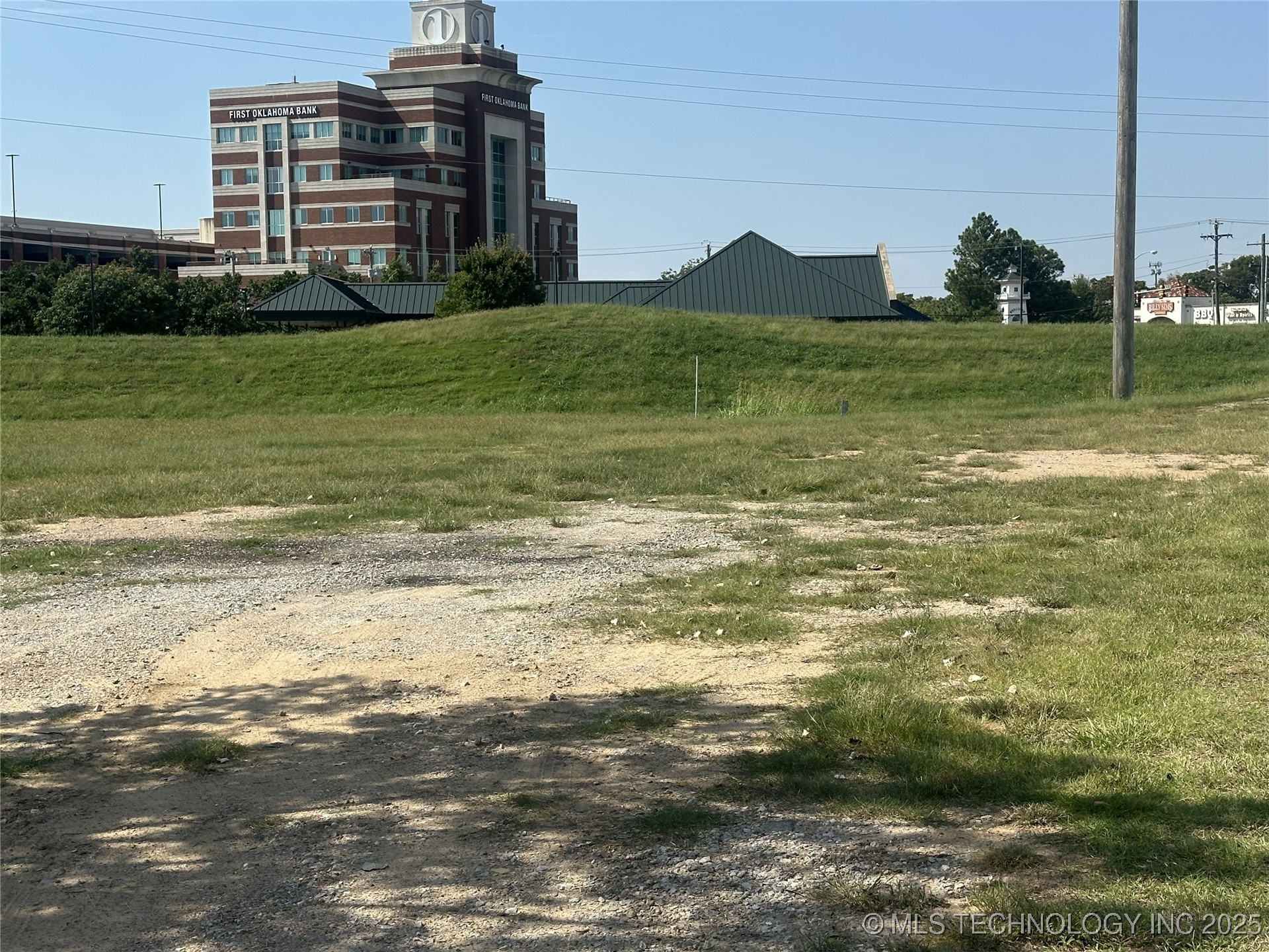 S Aquarium Drive Property Photo 3