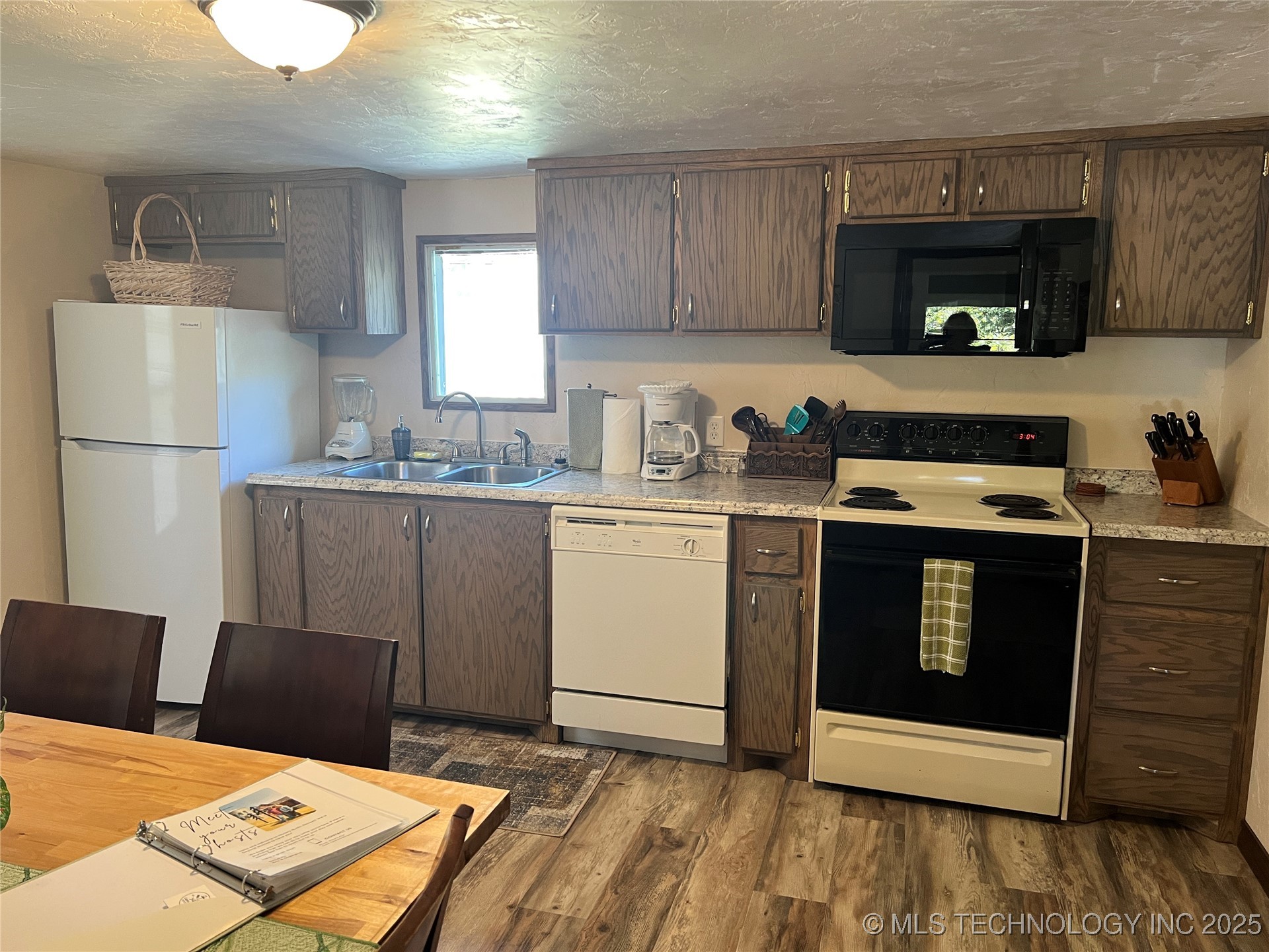 133 Lake Drive Property Photo 7